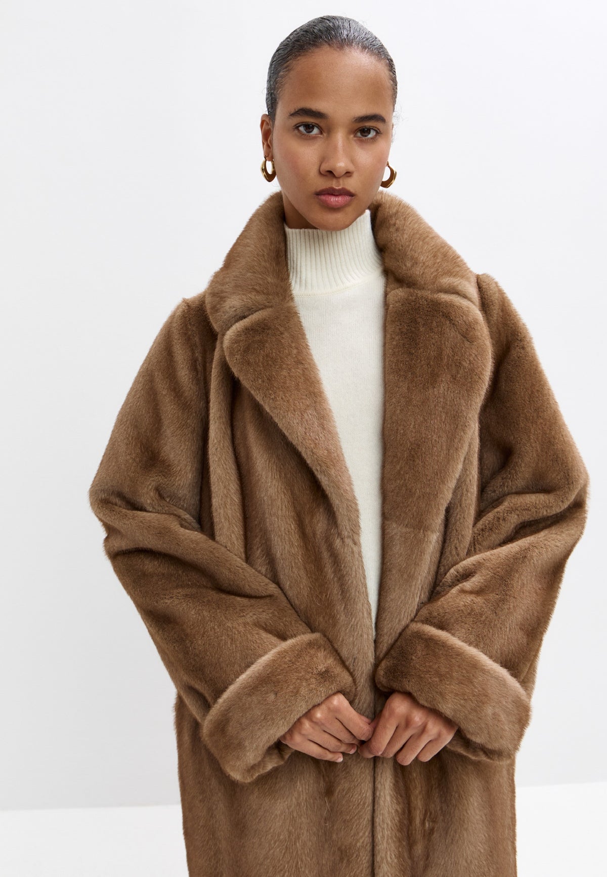 Maxikappa i fuskpäls Reina – Taupe