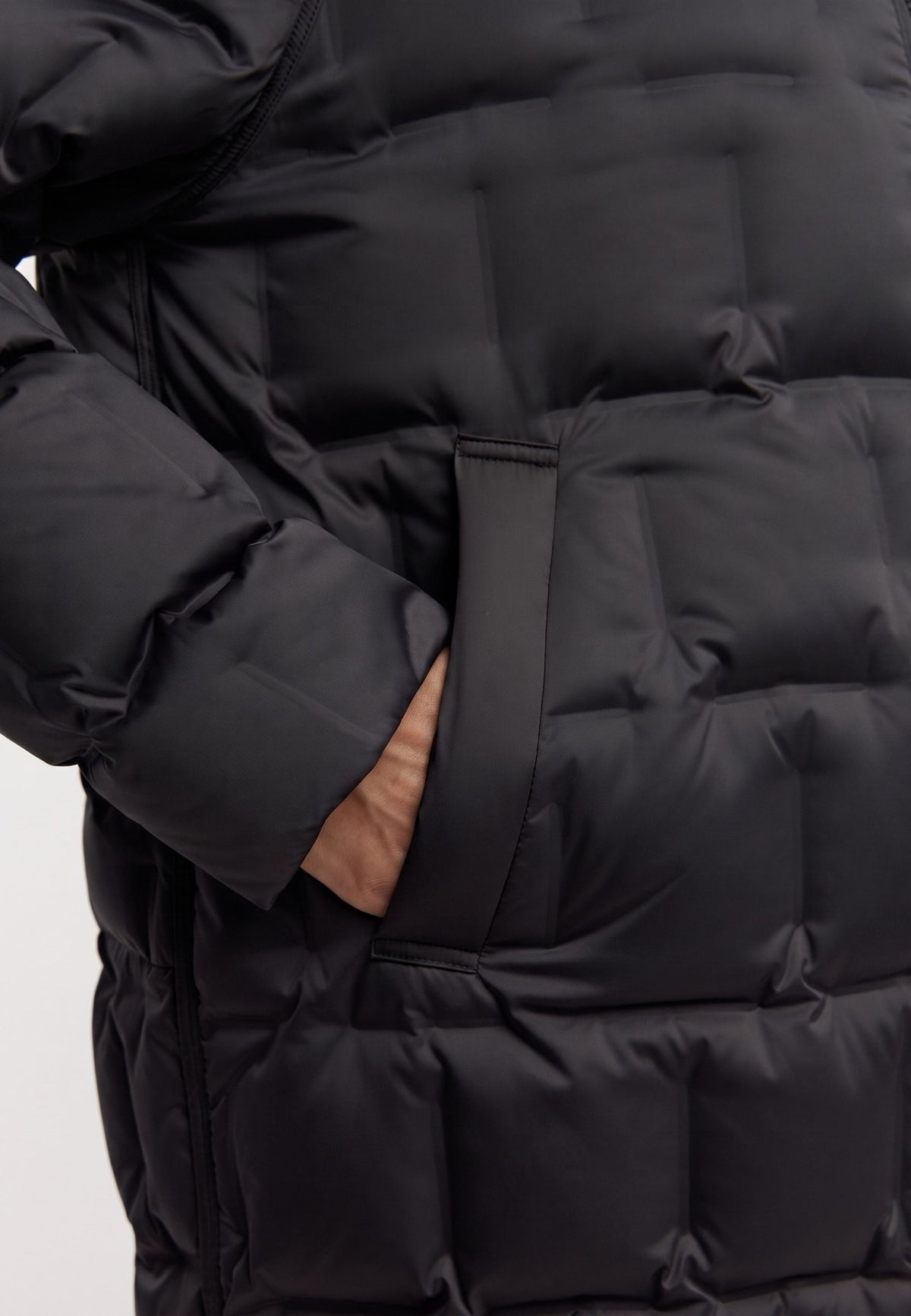 Mellemlang dunjakke med hætte – Sort