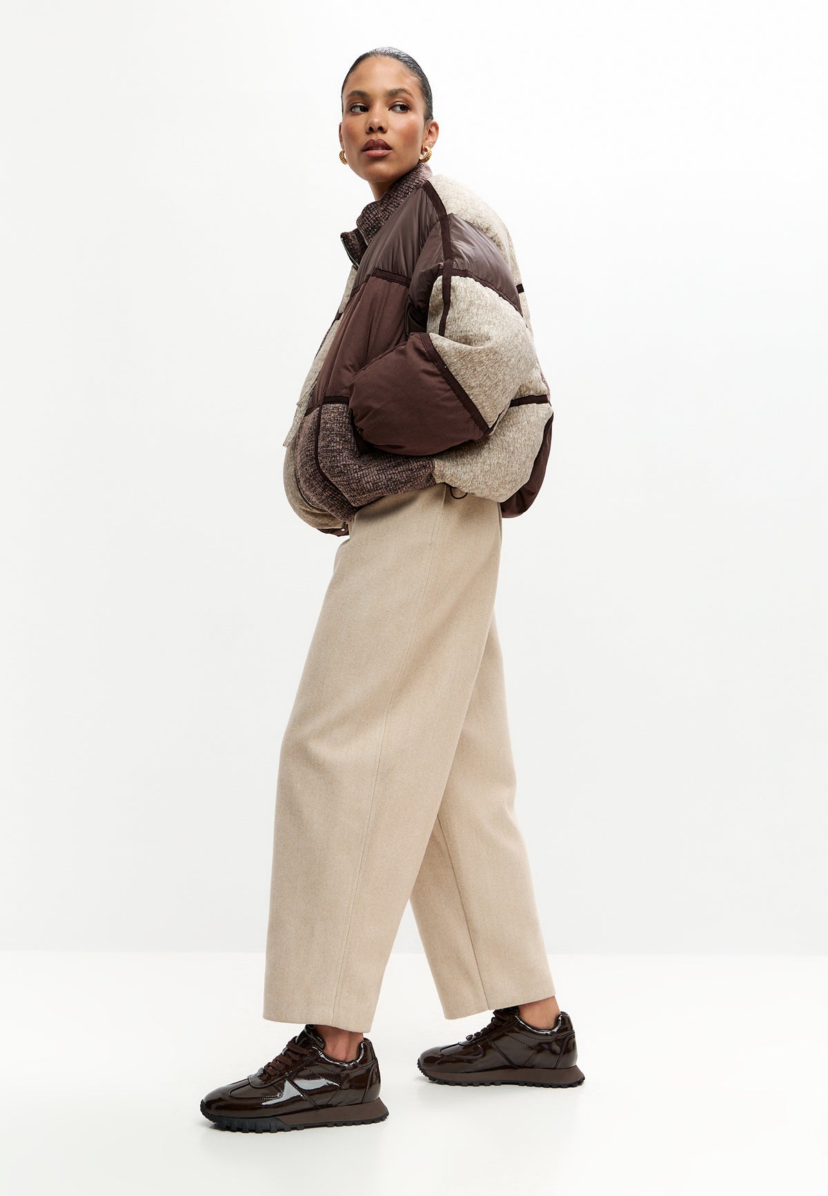 Sneakers in pelle verniciata – marrone
