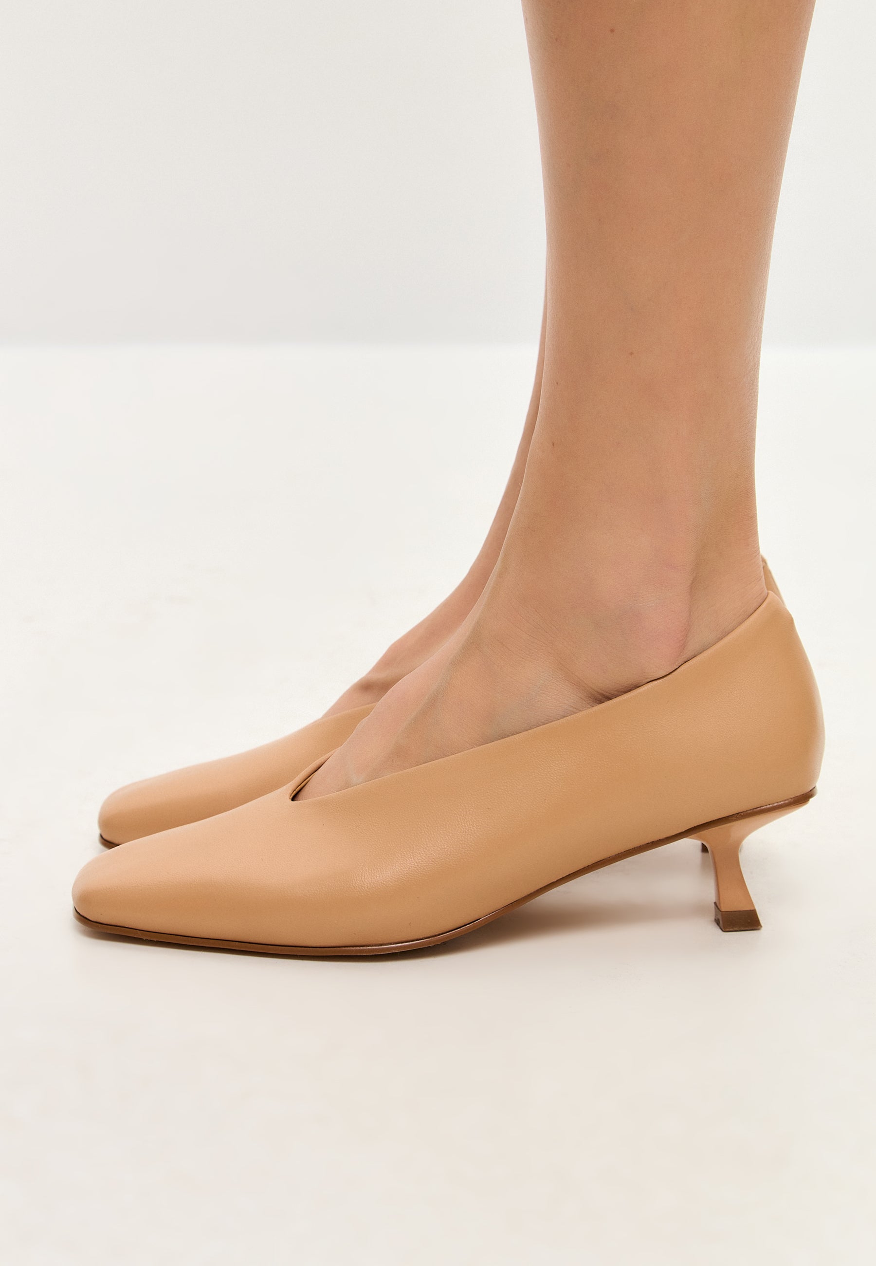 Minimalist Kitten Heels - Beige