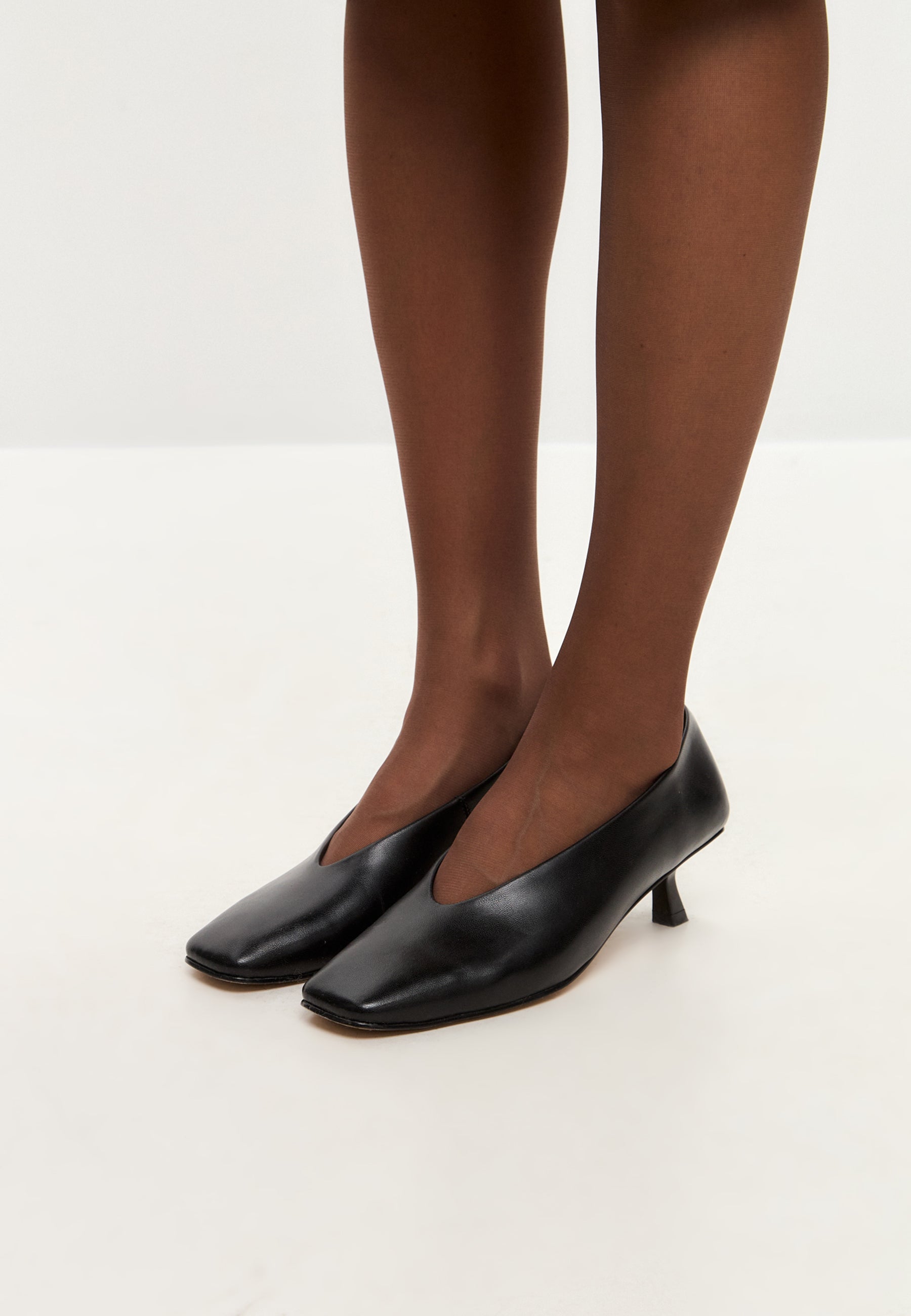 Minimalist Kitten Heels - Black