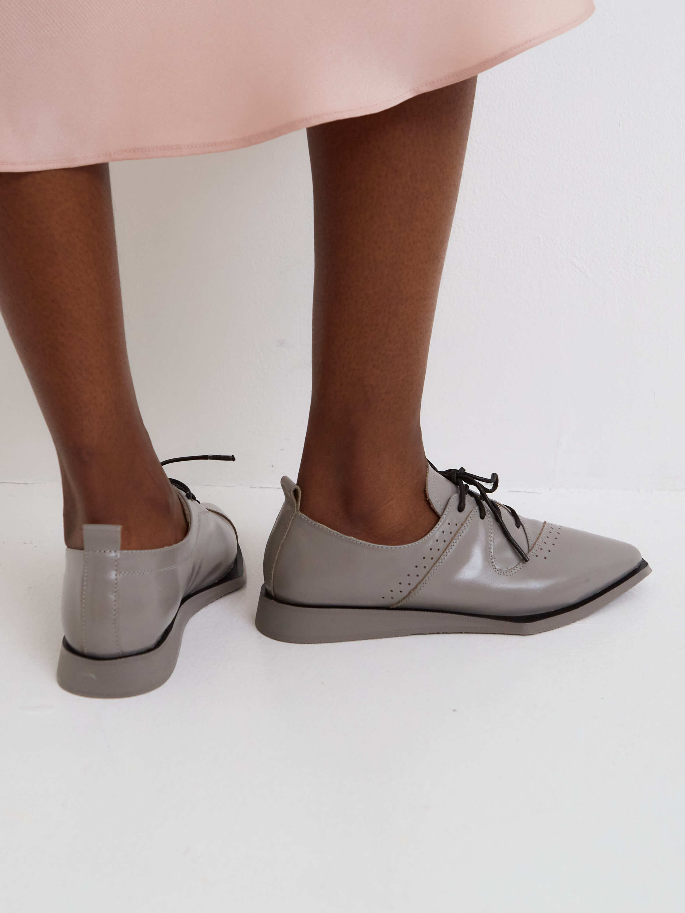 Pointed Lace-Up Brogues - Gray