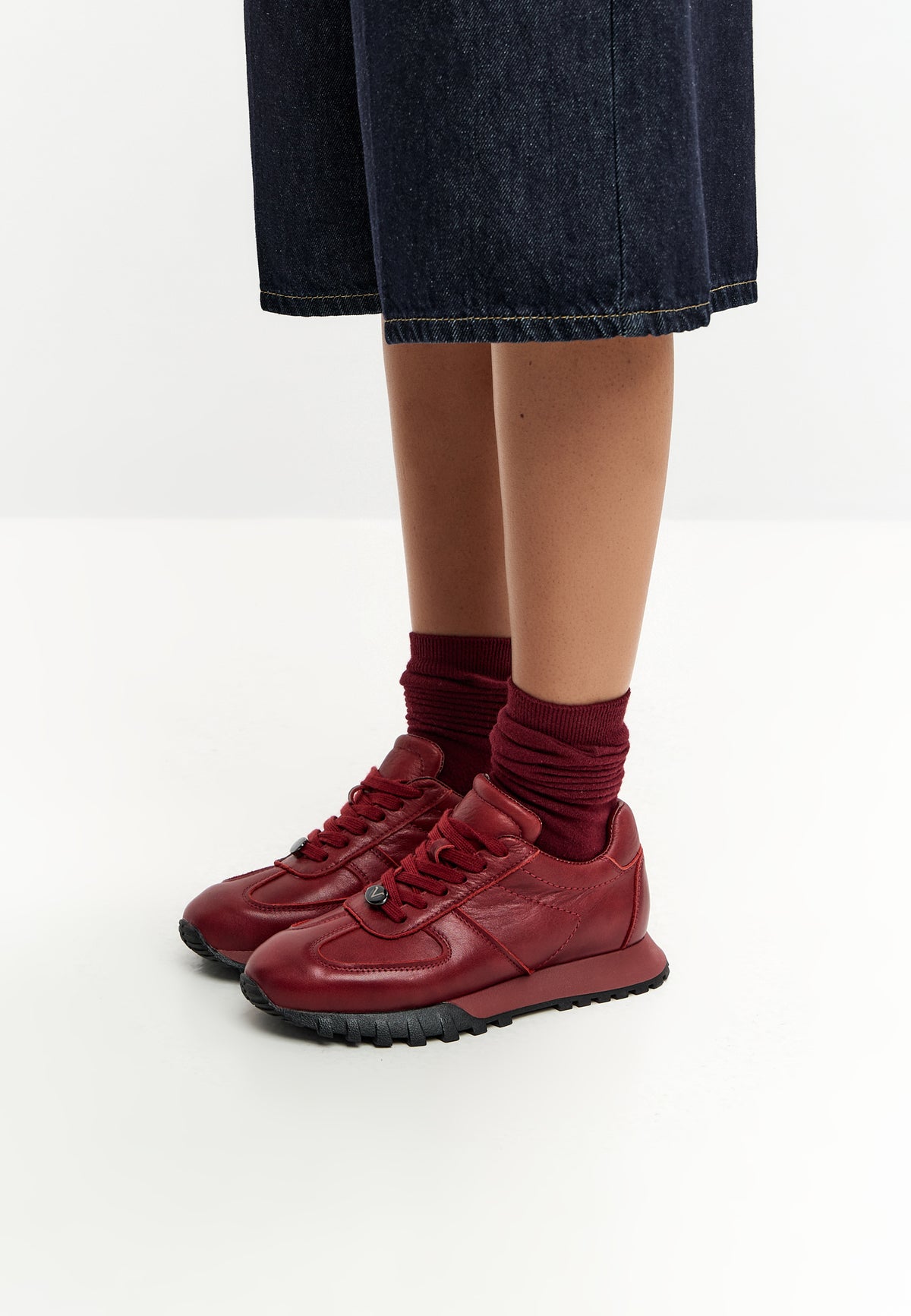 Zapatillas de piel acharolada – burdeos