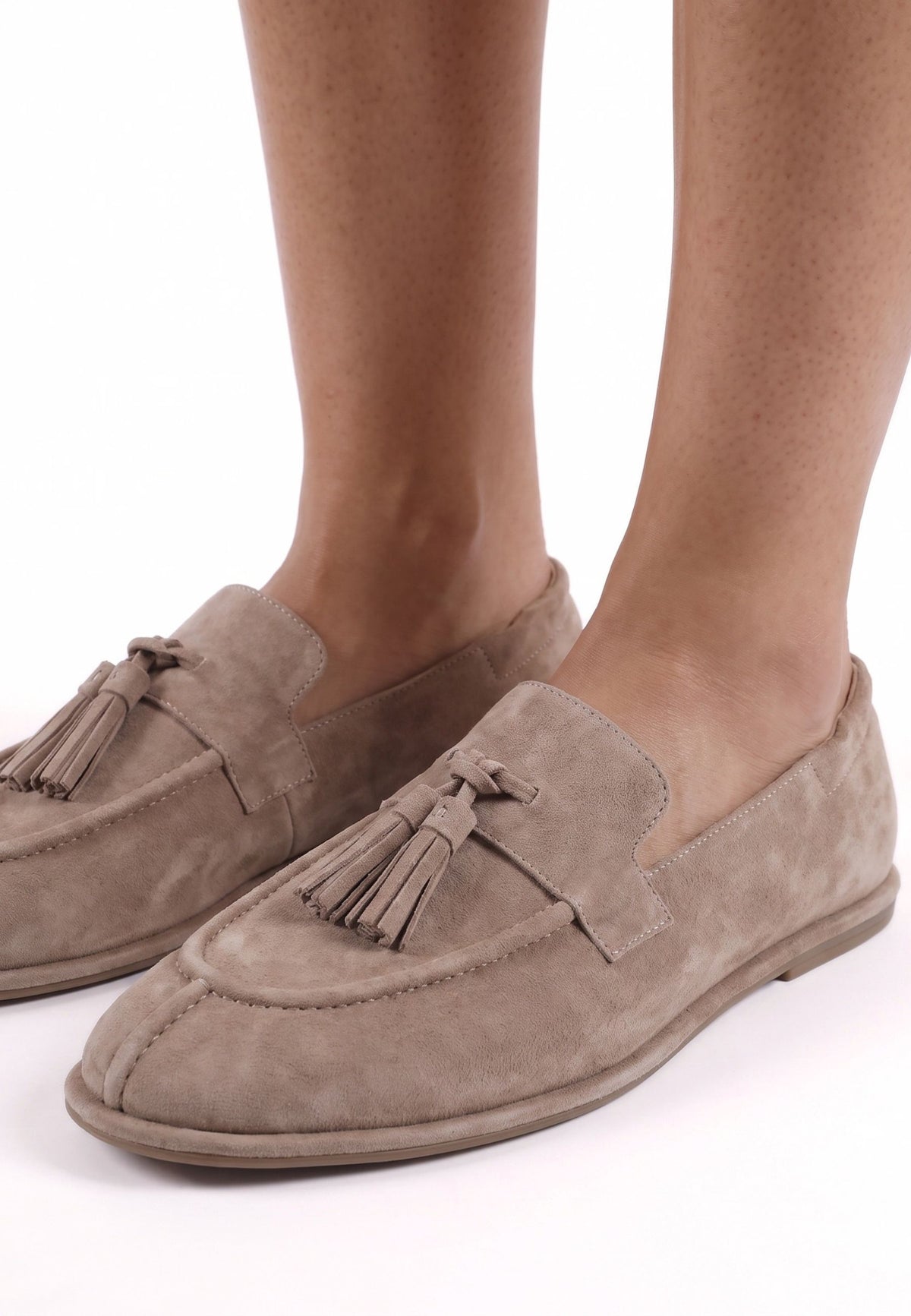Loafers en daim à pampilles – Beige