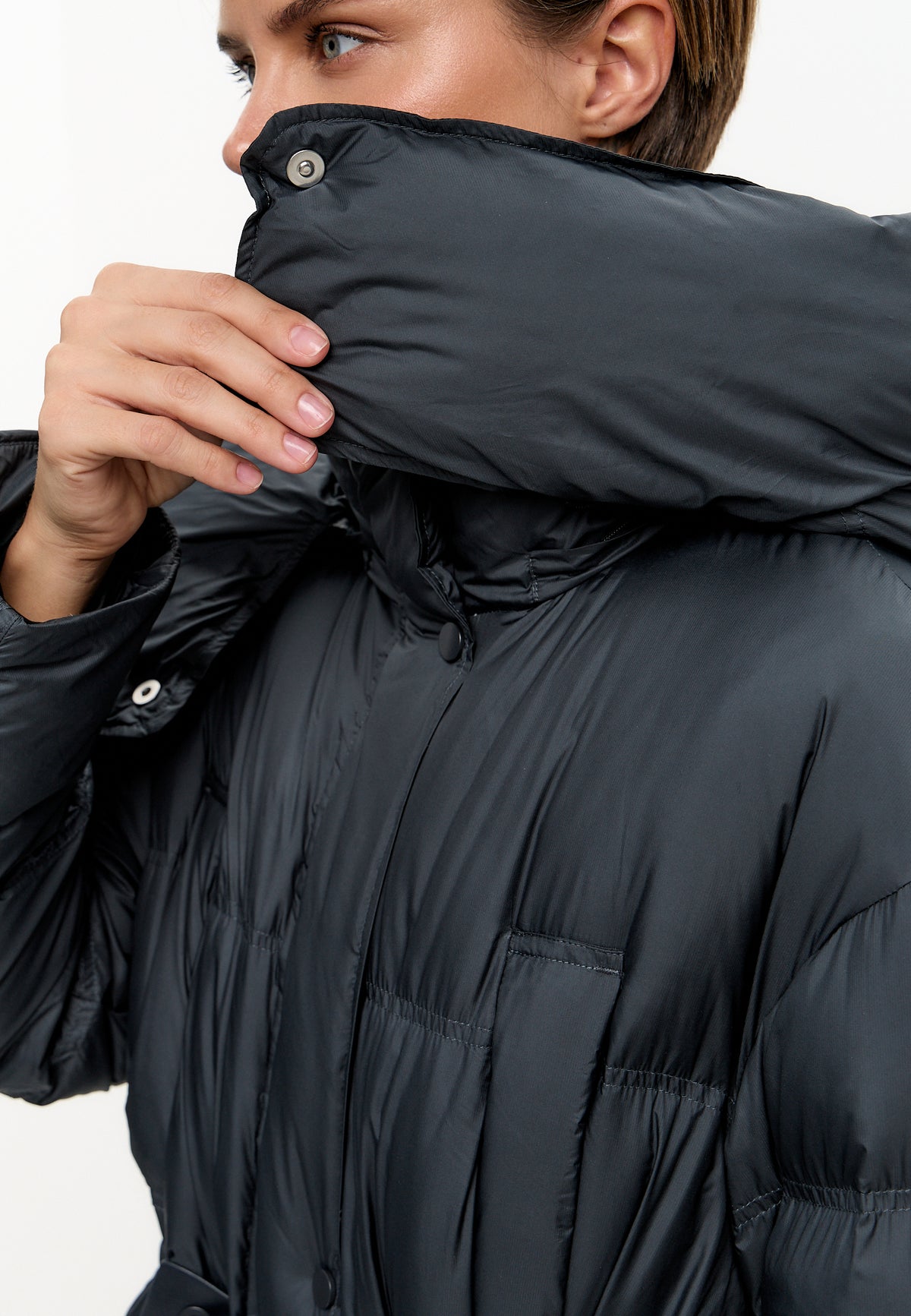 Oversize Daunen-Steppmantel mit Kapuze – Dunkelblau