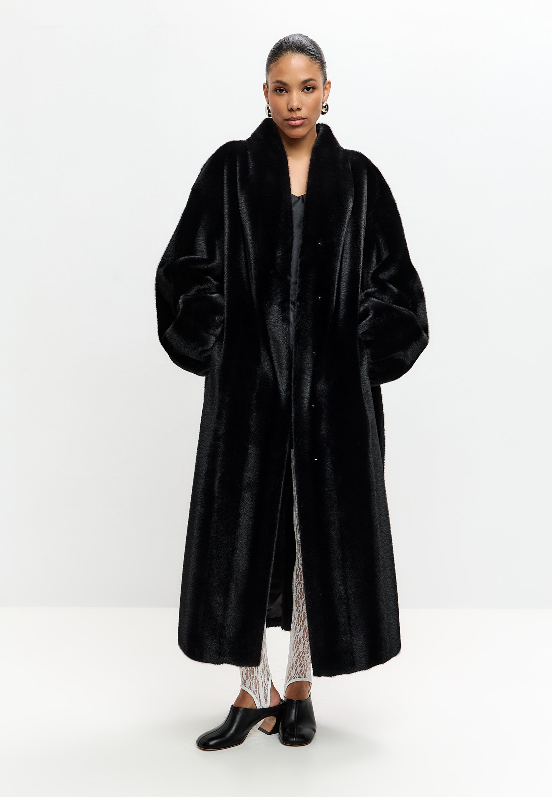 Mantel Noir Luxe – Schwarz