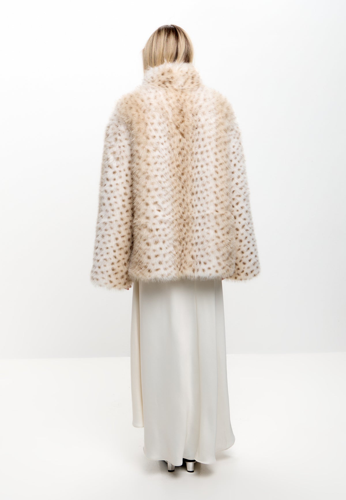 Cropped jas van imitatiebont – Beige