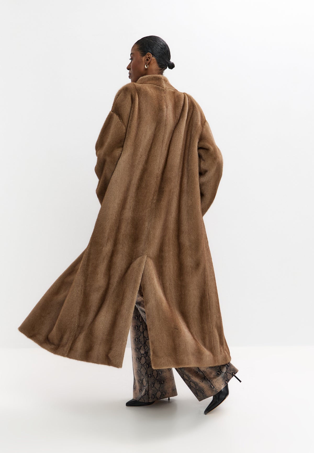 Abrigo Noir Luxe – Topo