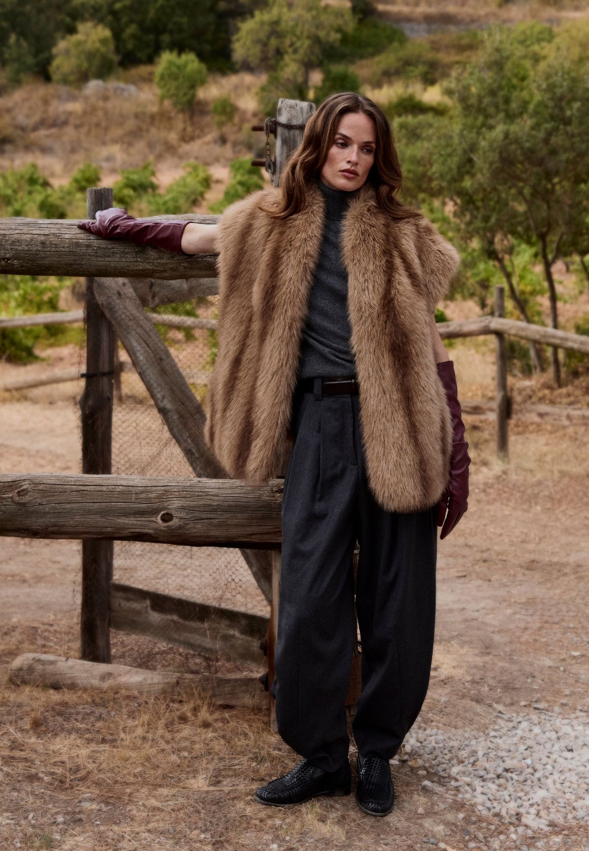Colete em pelo sintético Snow – castanho