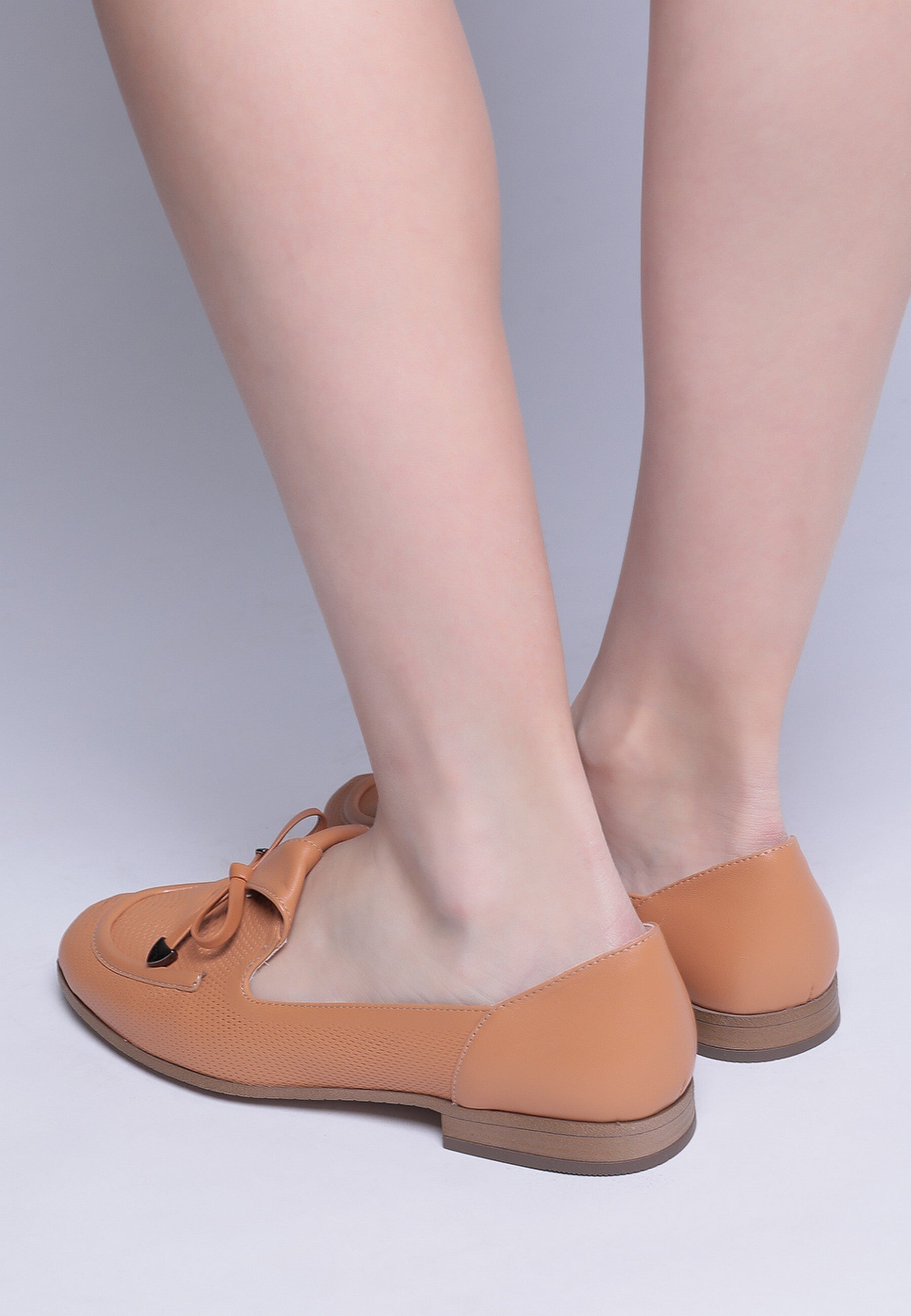 Perforated Bow-Tie Loafers - Peach