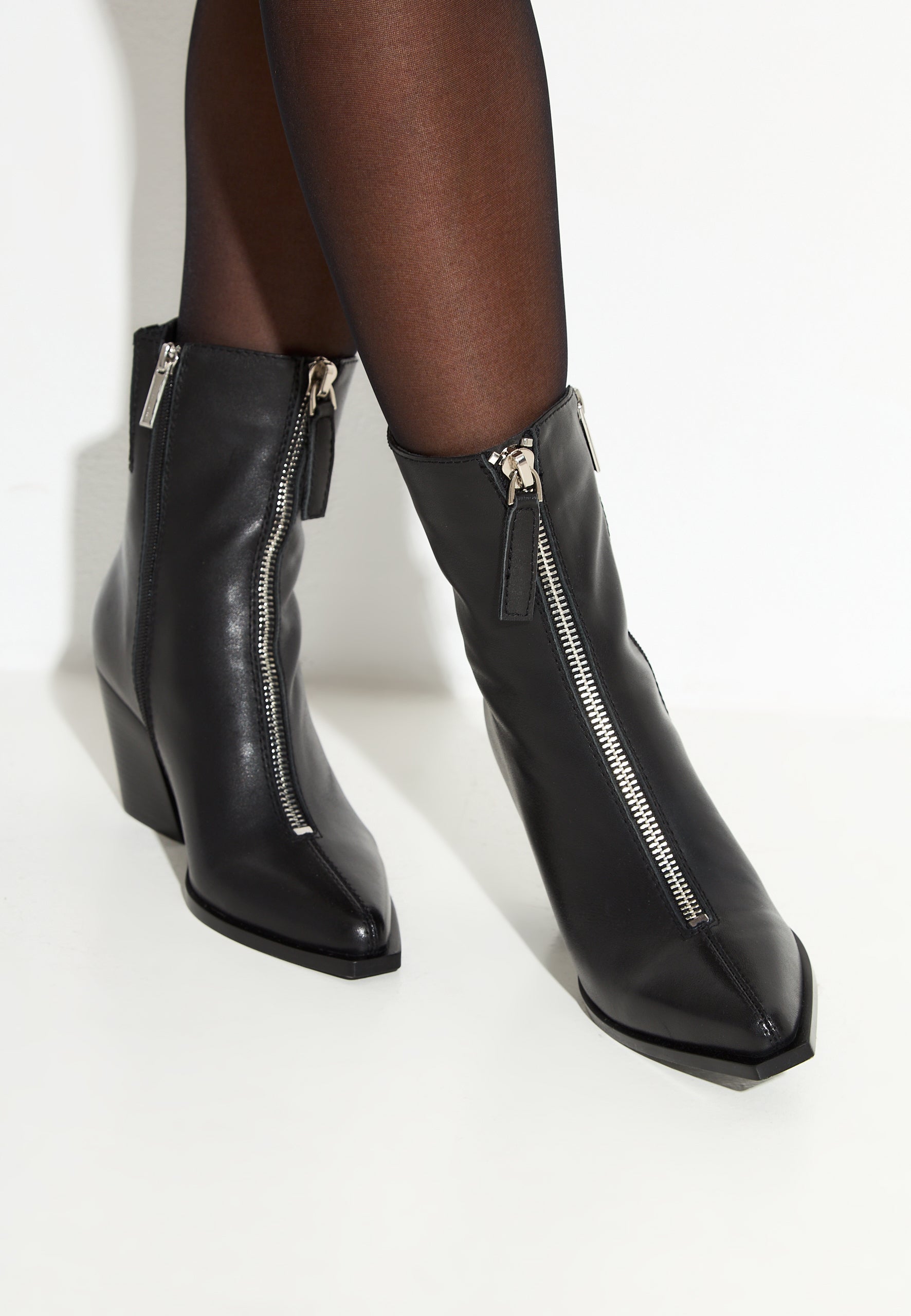 Elegantes Botas de Tacón con Cremallera Regi - Negro