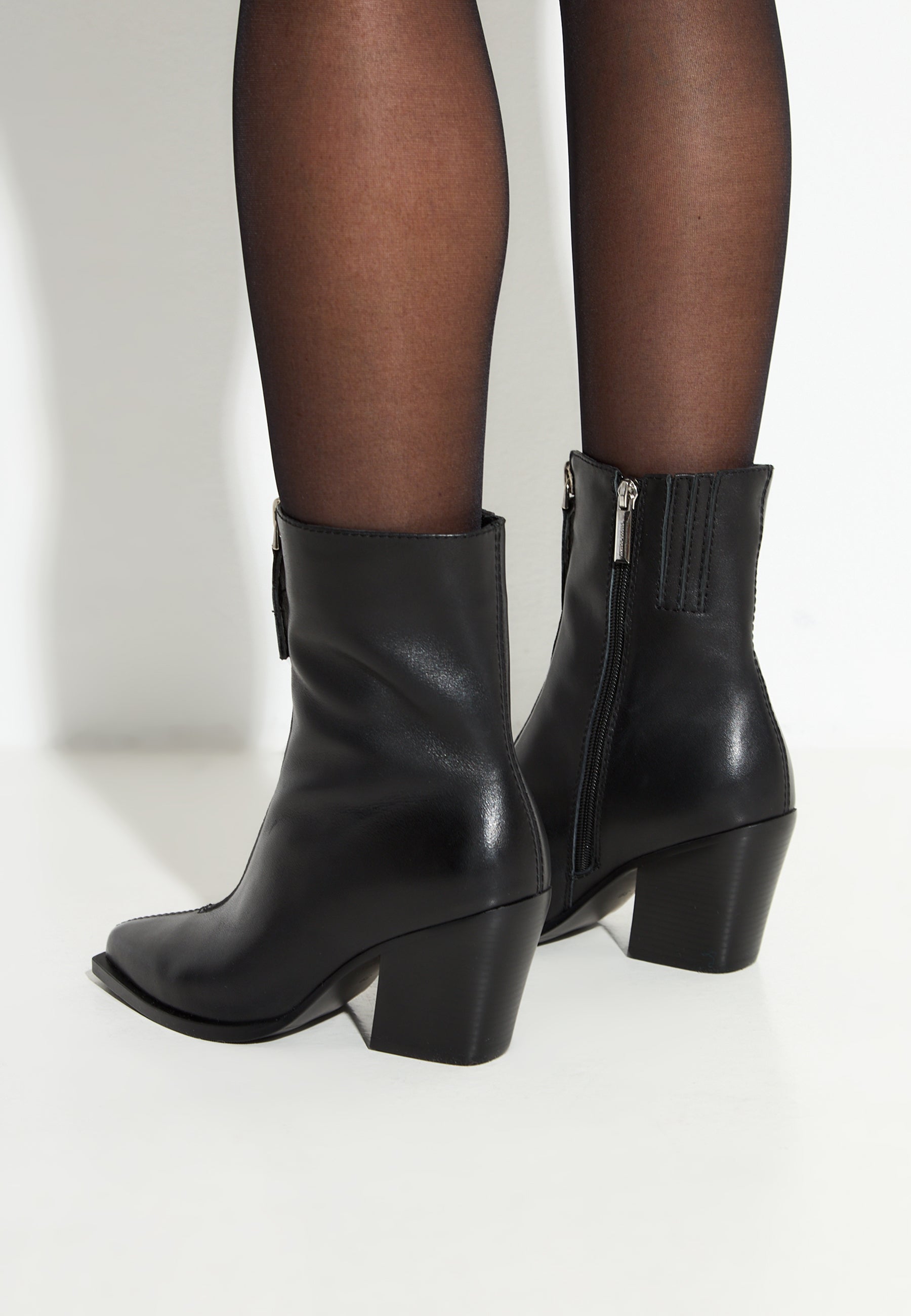 Elegantes Botas de Tacón con Cremallera Regi - Negro