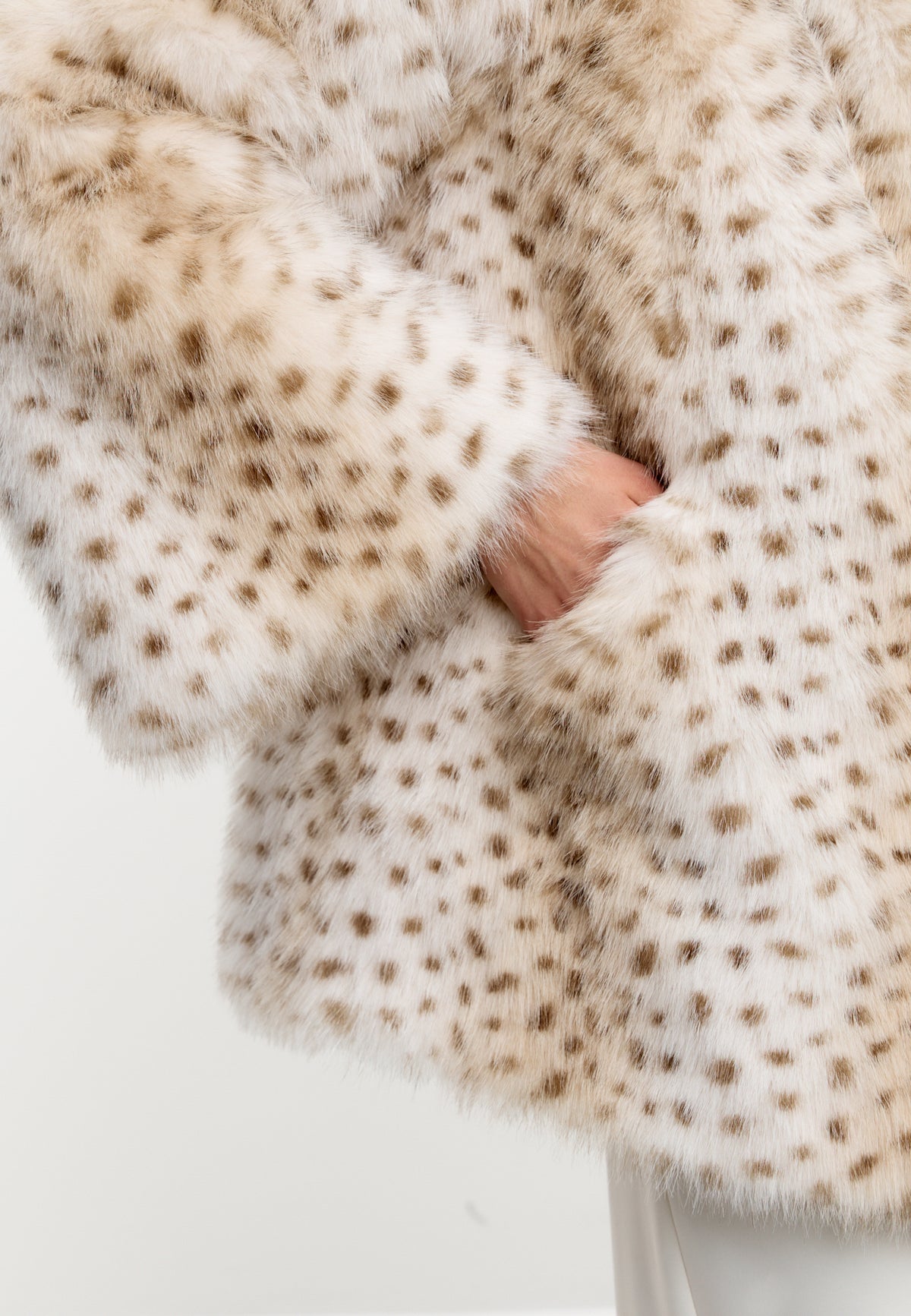Cropped jas van imitatiebont – Beige