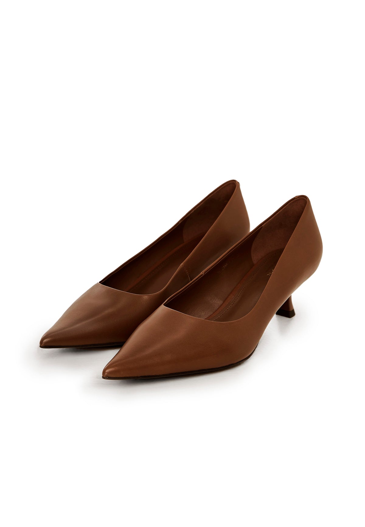 Escarpins à talon kitten en cuir à bout pointu – Beige
