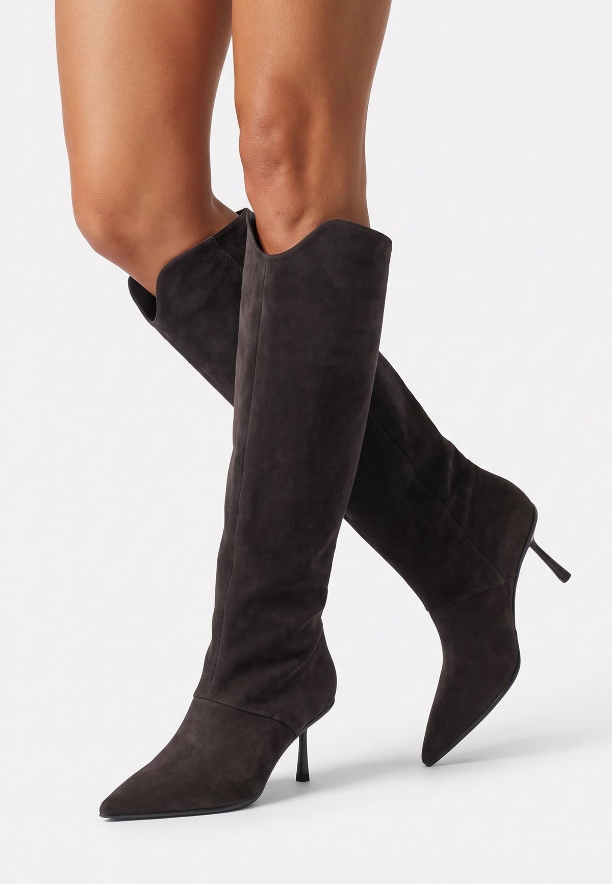 Botas altas de ante con punta