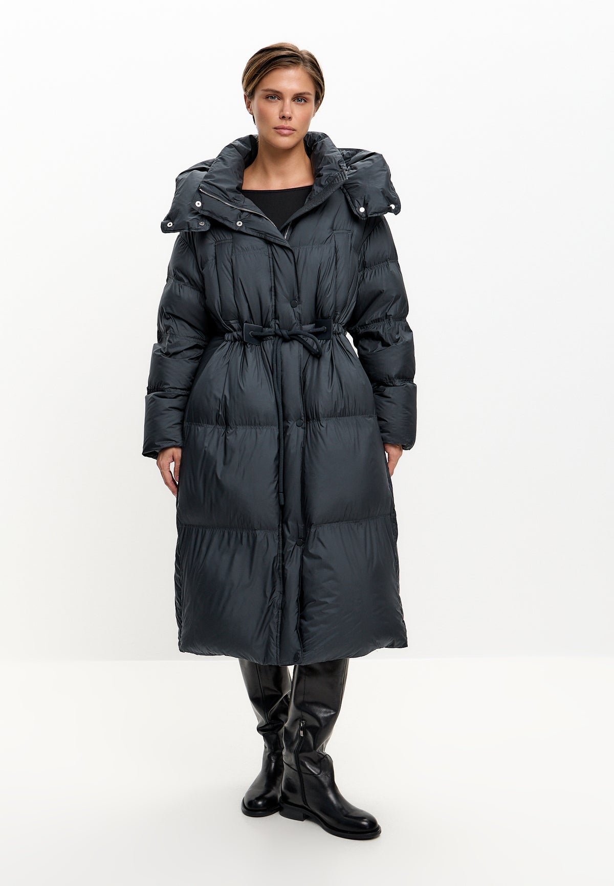 Oversize Daunen-Steppmantel mit Kapuze – Dunkelblau