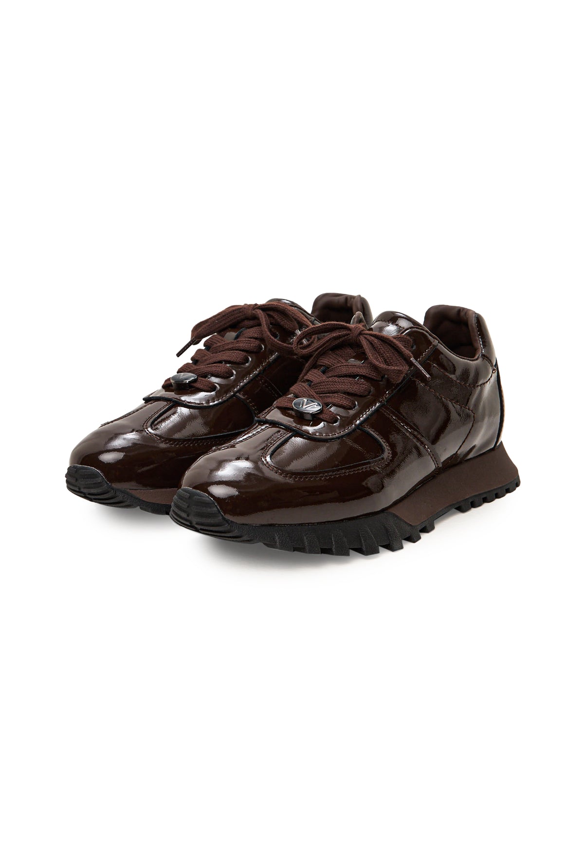 Sneakers in pelle verniciata – marrone