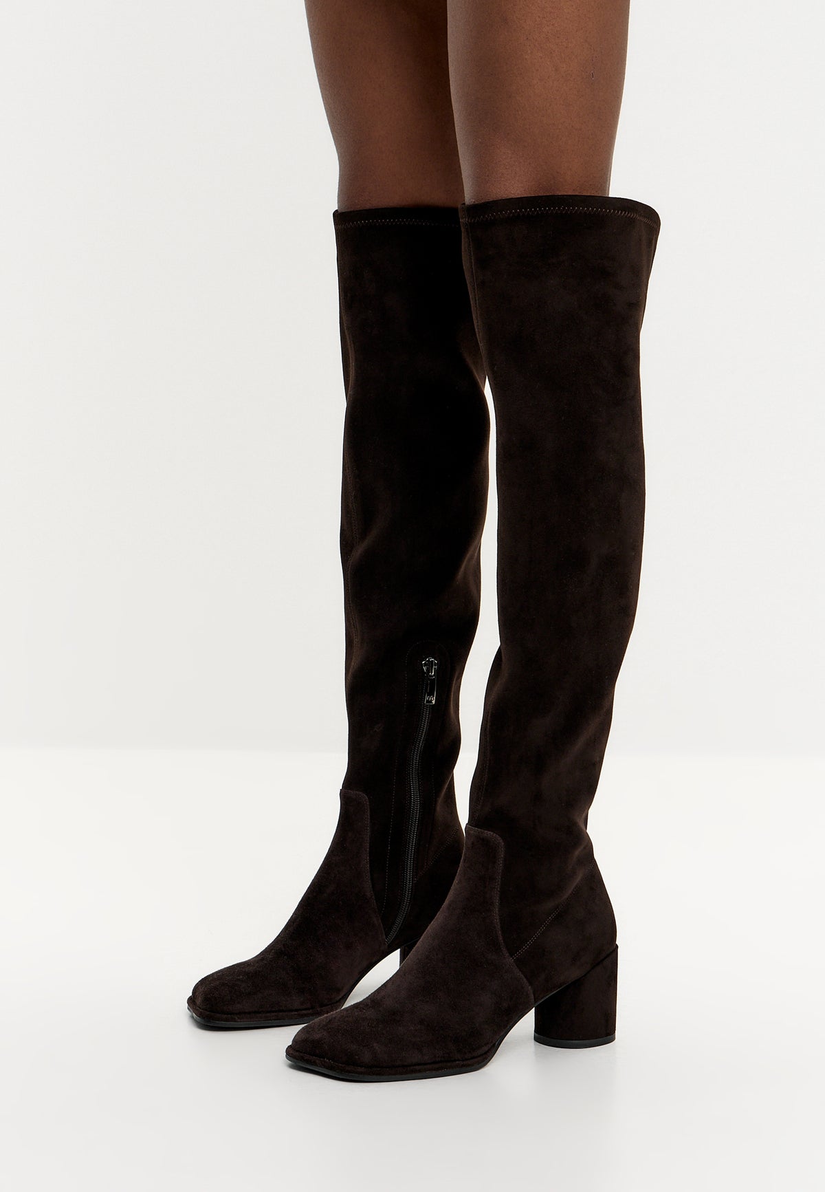 Botas altas em camurça – Castanho