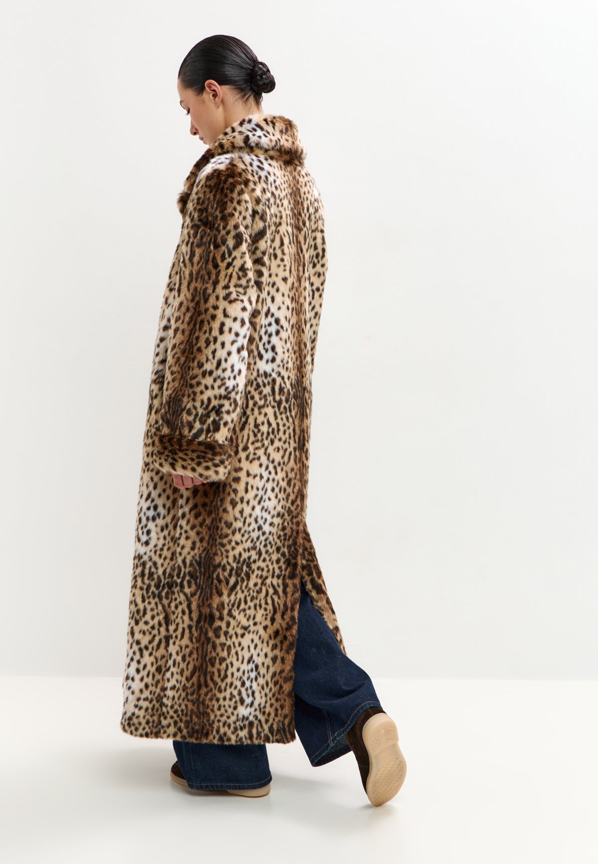 Maxi-Mantel aus Kunstfell Reina – Leopardo