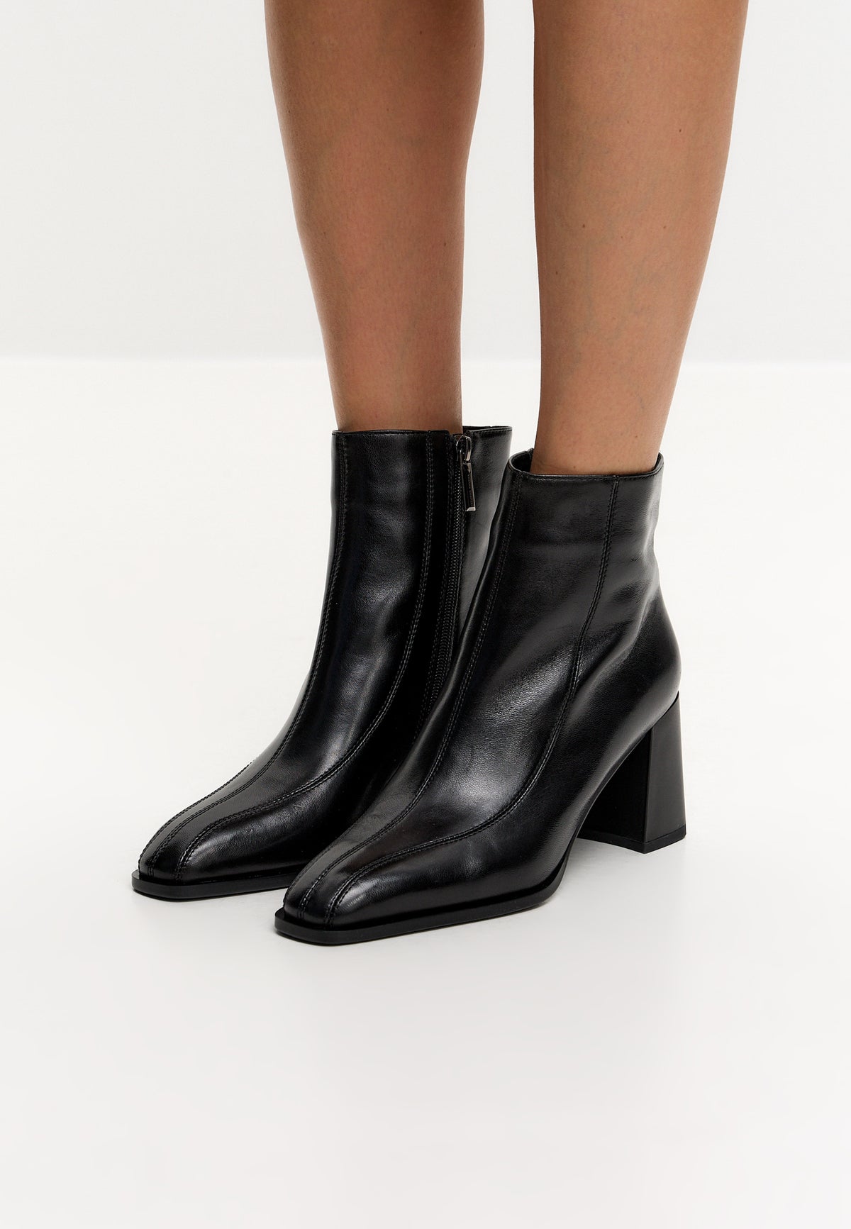 Bottines Sophia à talon bloc – noir