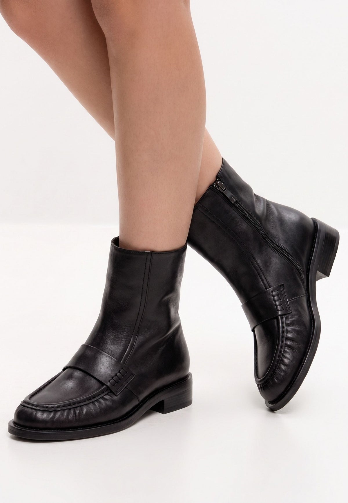 Bottines à bout mocassin en cuir – noir