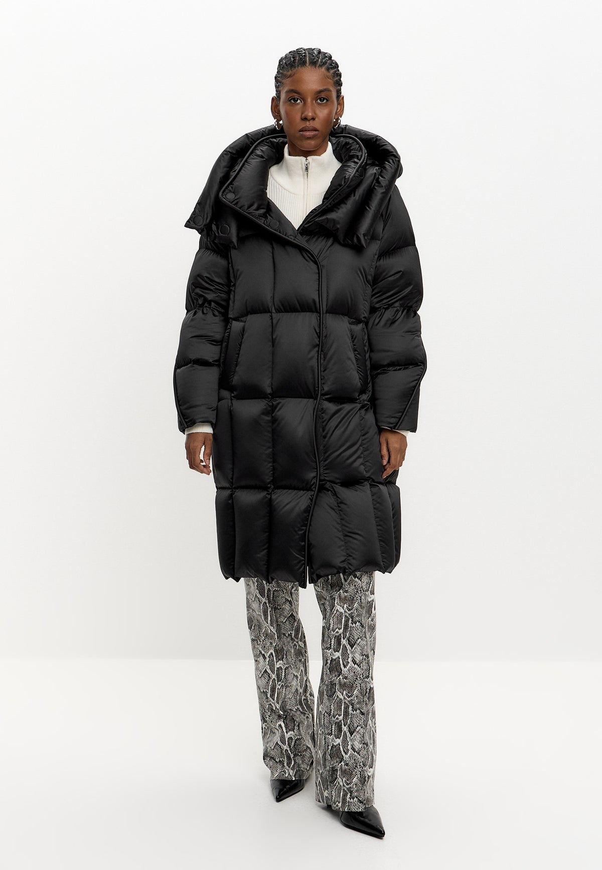 Langer oversized Steppmantel mit Kapuze – Schwarz