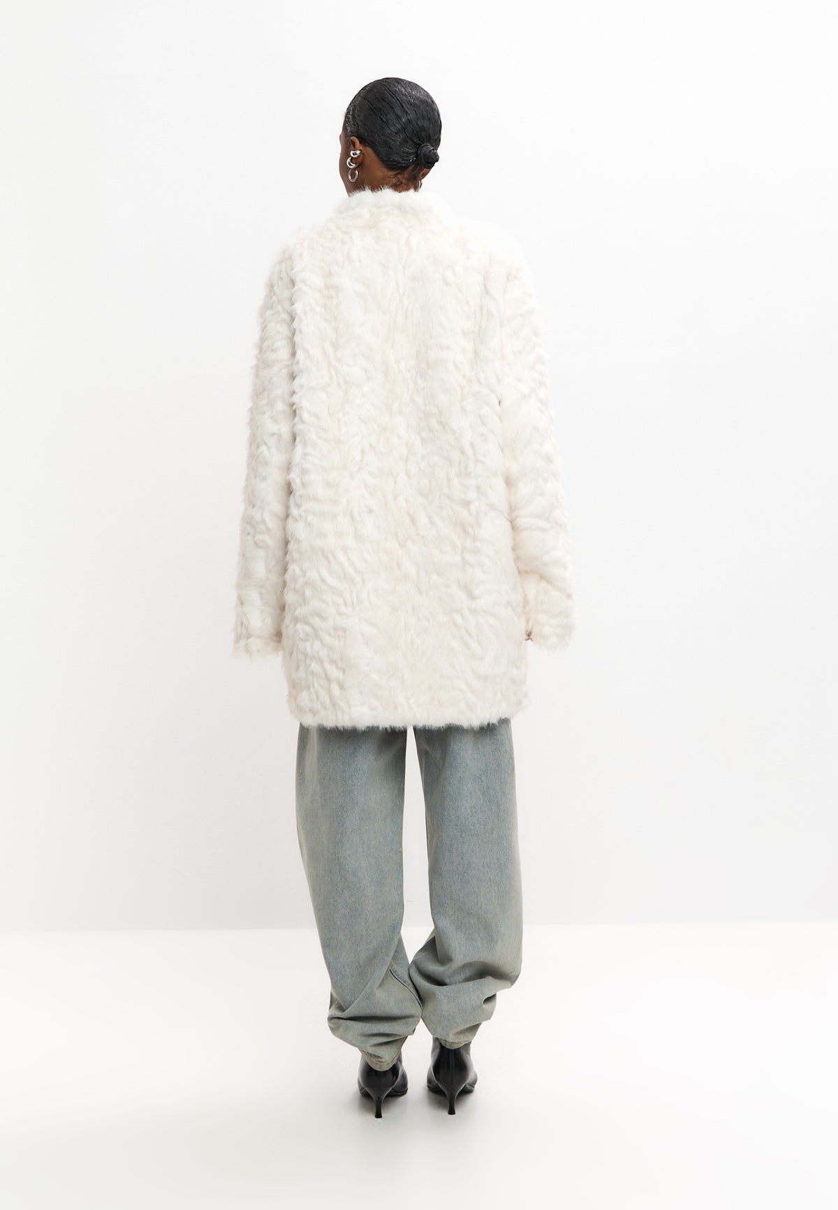 Manteau oversize en fausse fourrure laiteuse