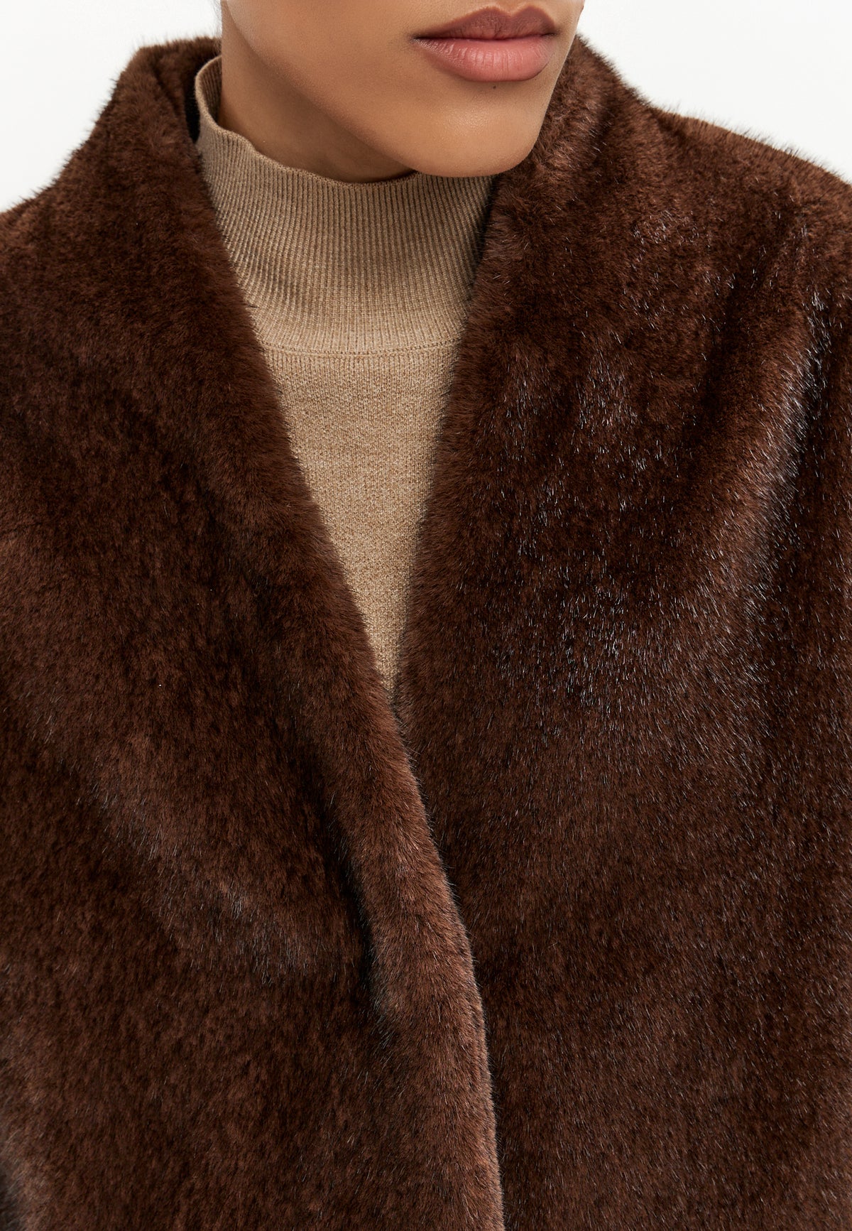 Chaqueta bicolor de piel sintética con cinturón – Marrón