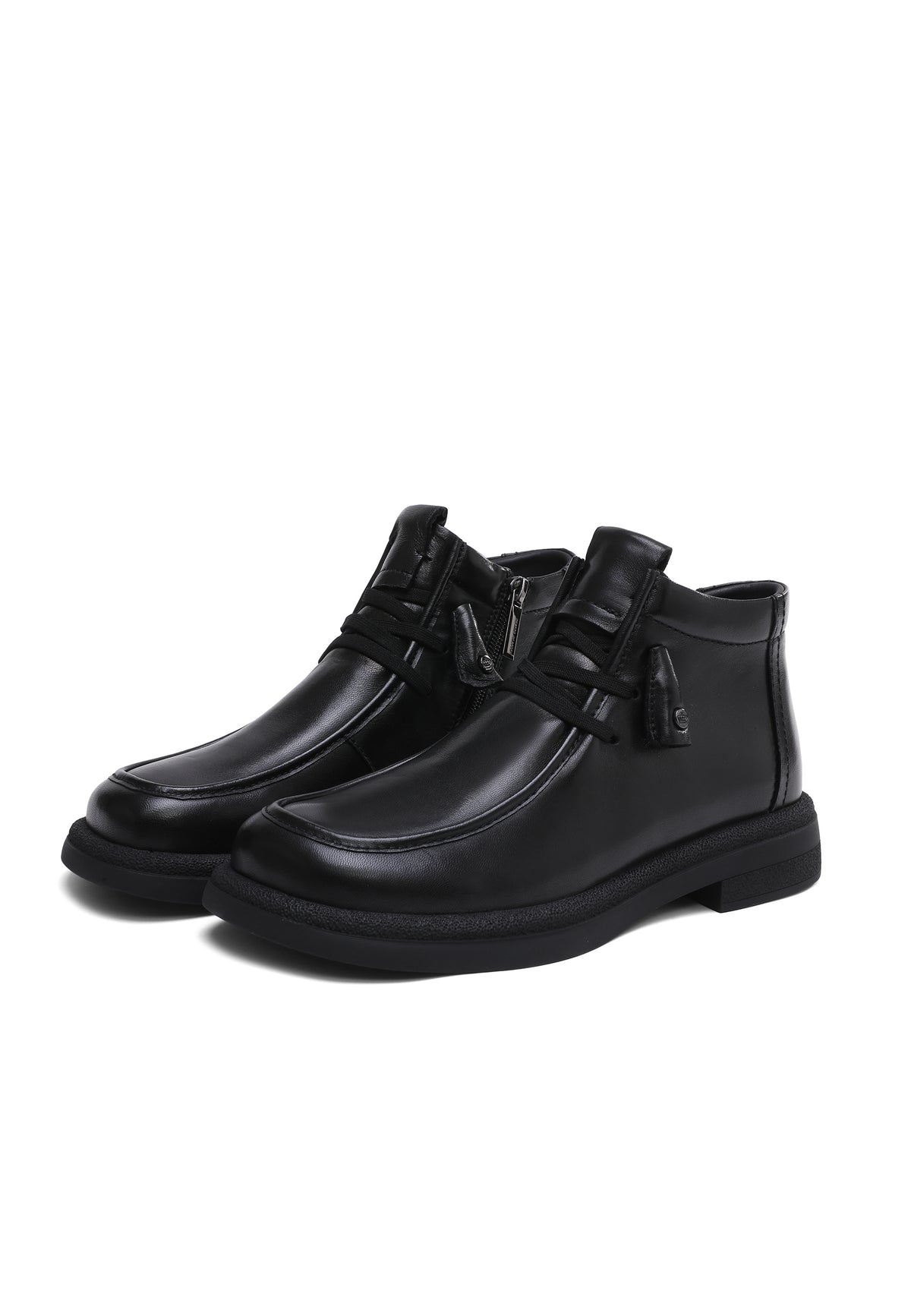 Chaussure à lacets avec détail à pampilles – noir