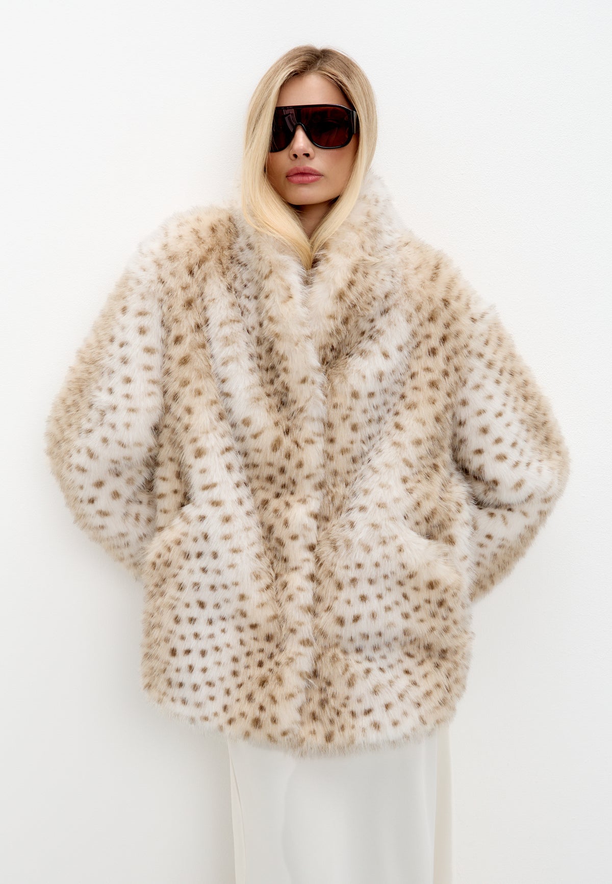 Cropped jas van imitatiebont – Beige