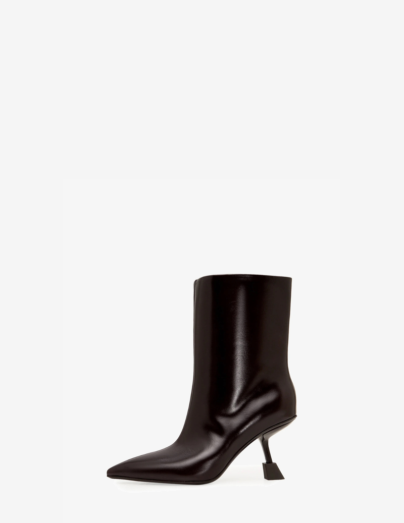 LEATHER POINTED ANKLE BOOTS