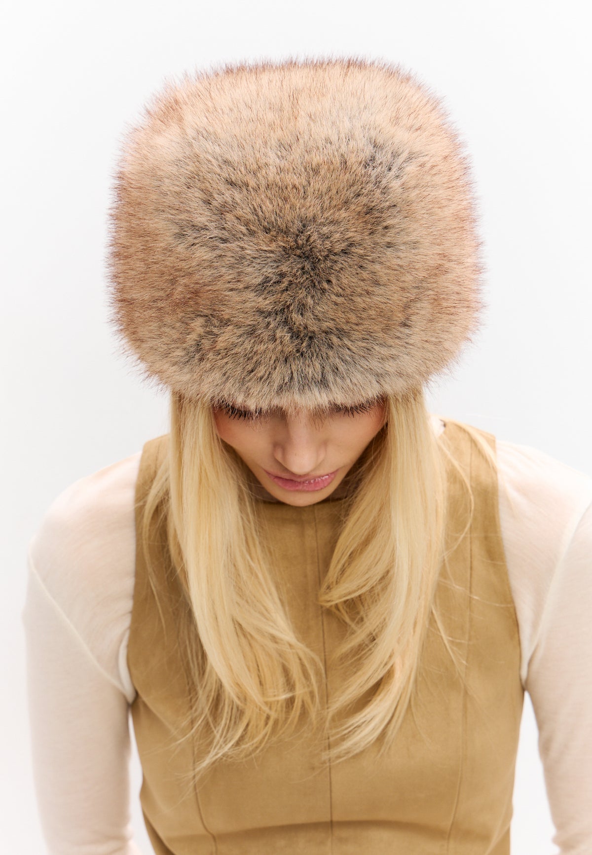 Vinterhat i imiteret pels – Beige