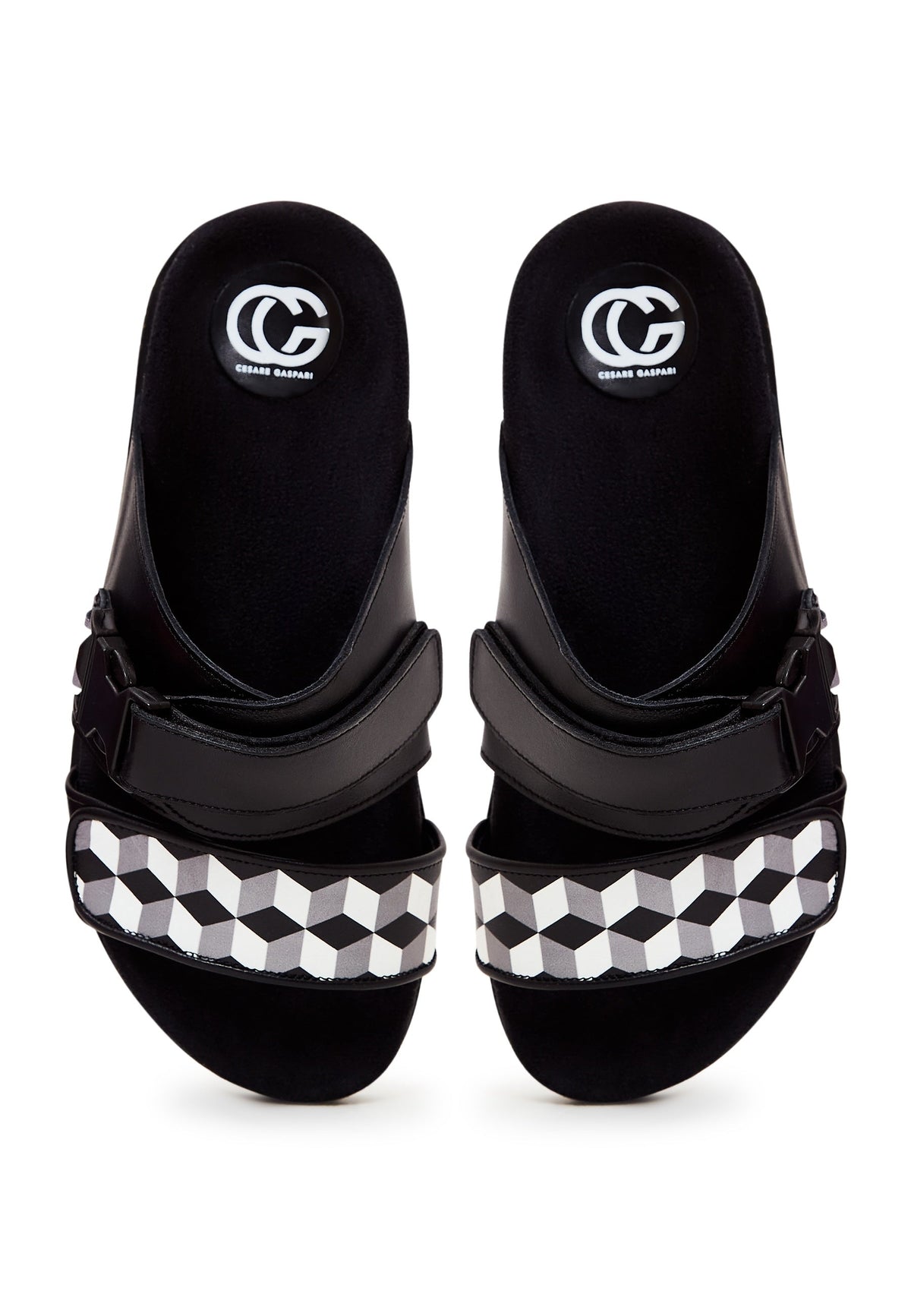 Klapki na płaskiej podeszwie