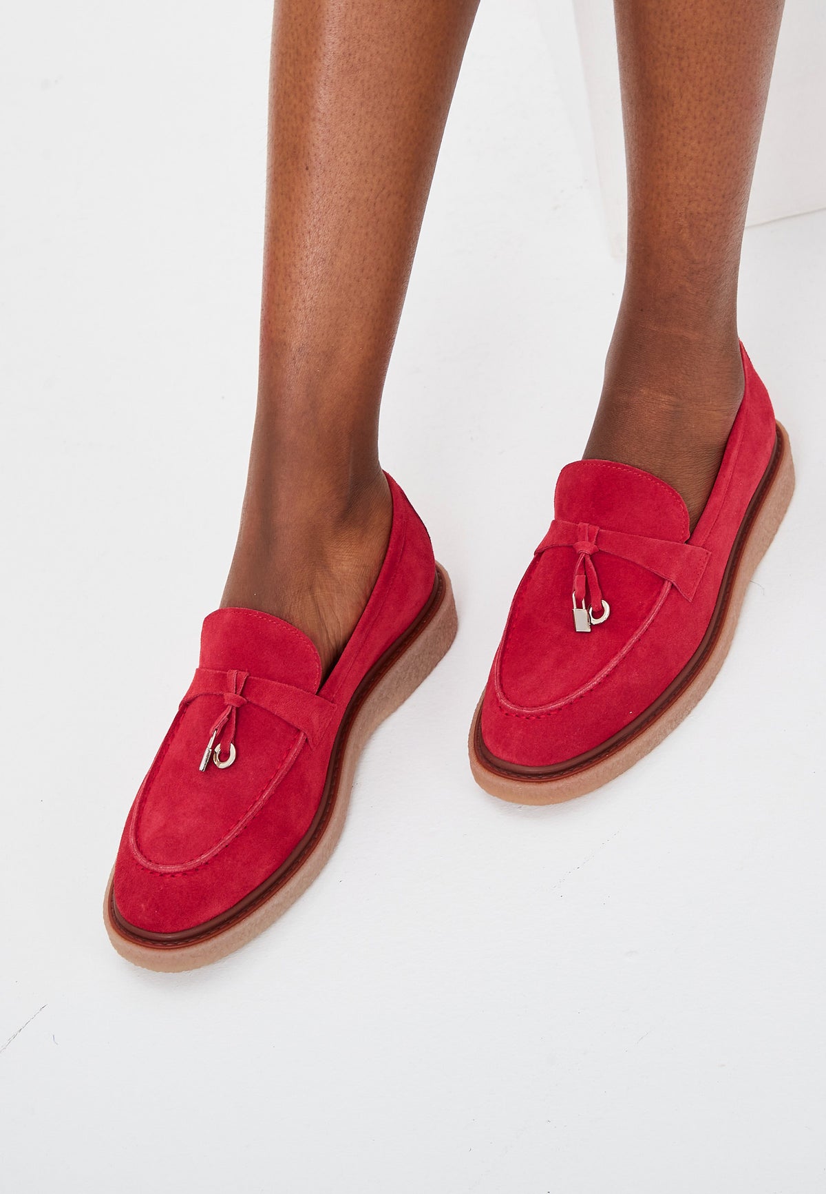 Scarlet loafers i ruskind med kvaster