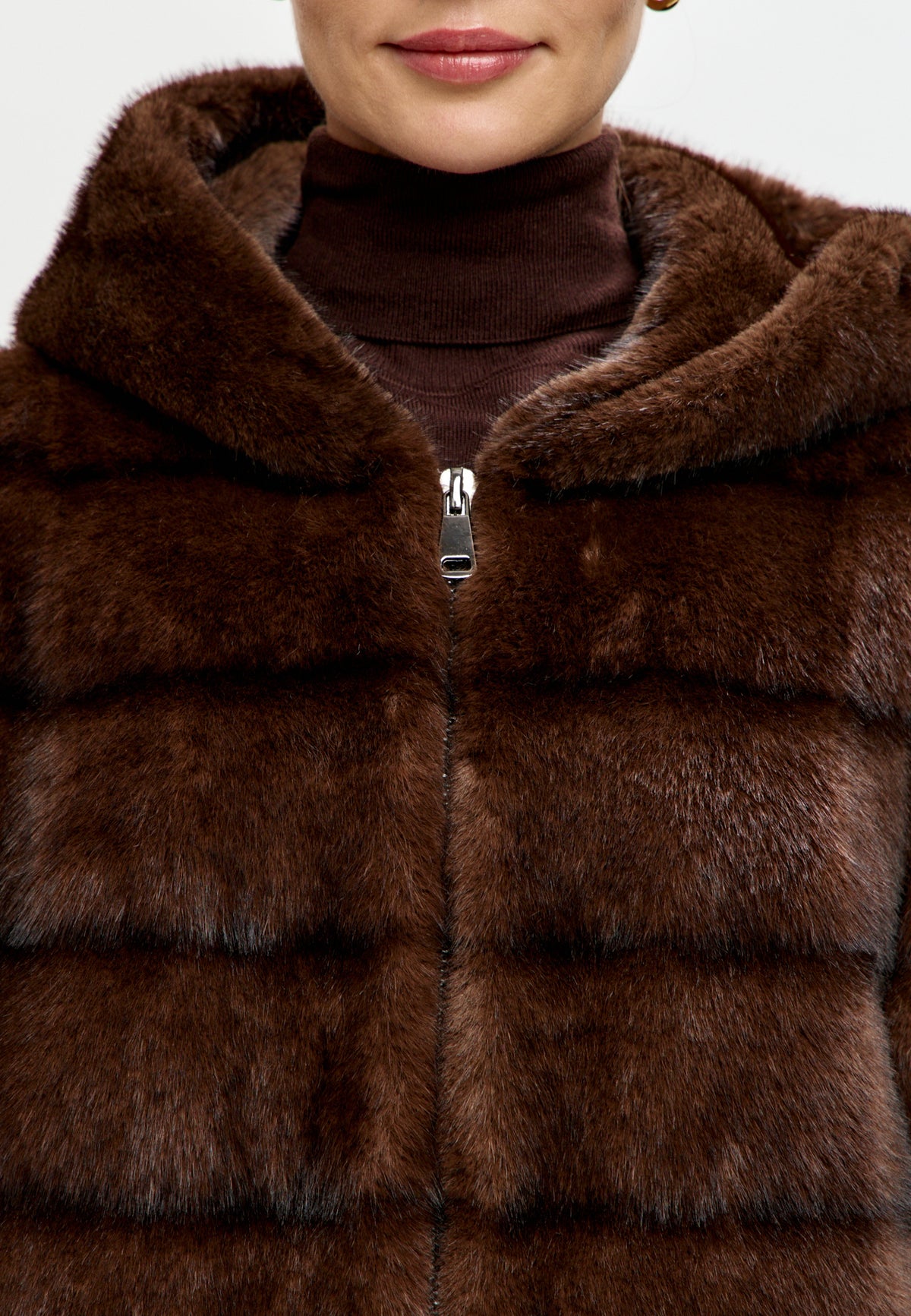 Chaqueta de piel sintética con capucha – Marrón
