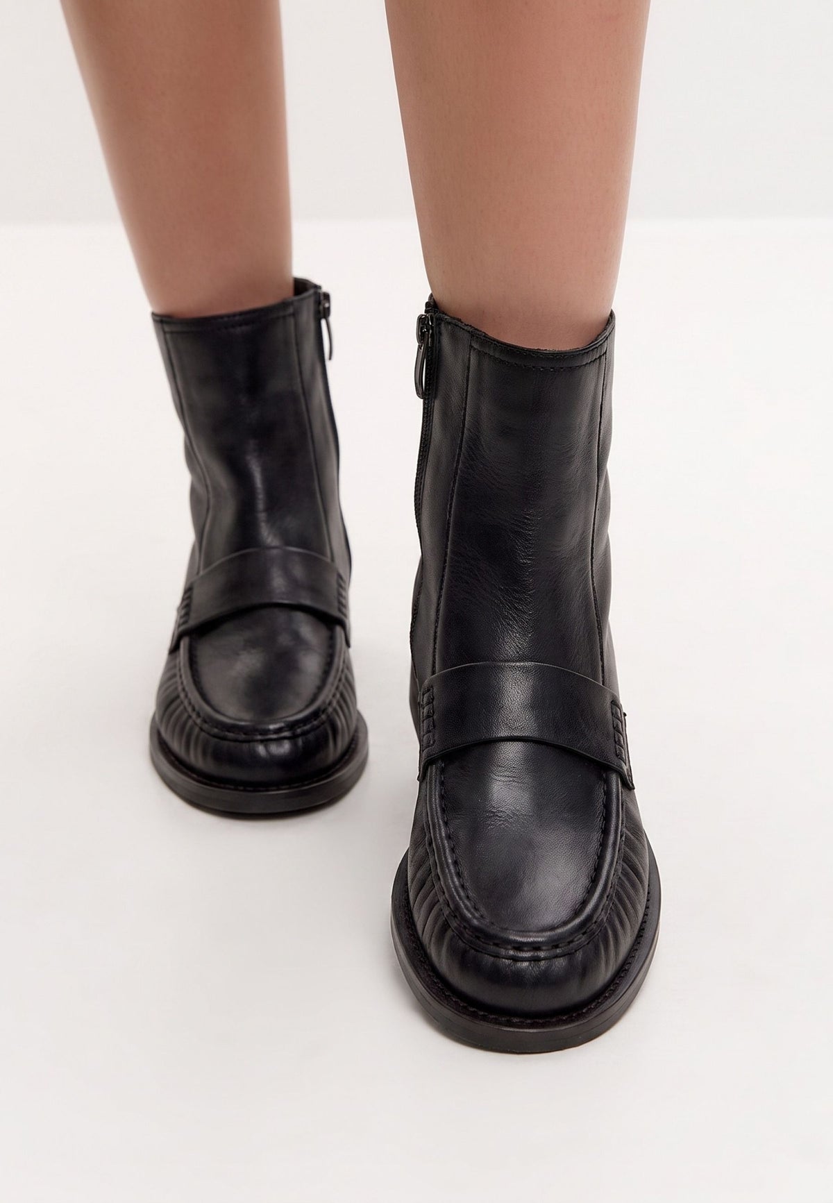 Bottines à bout mocassin en cuir – noir