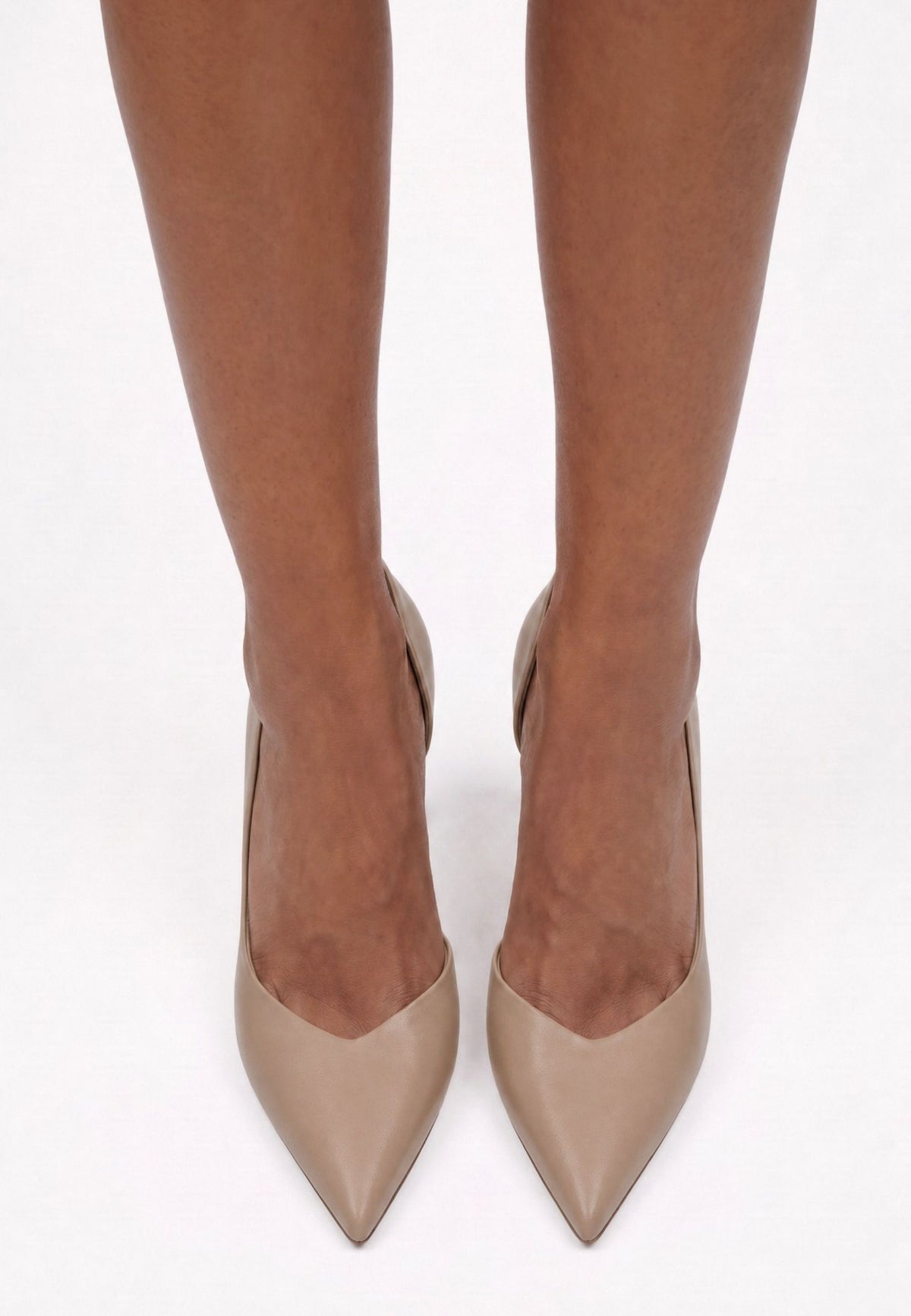 Zapatos de salón de piel con punta – Beige