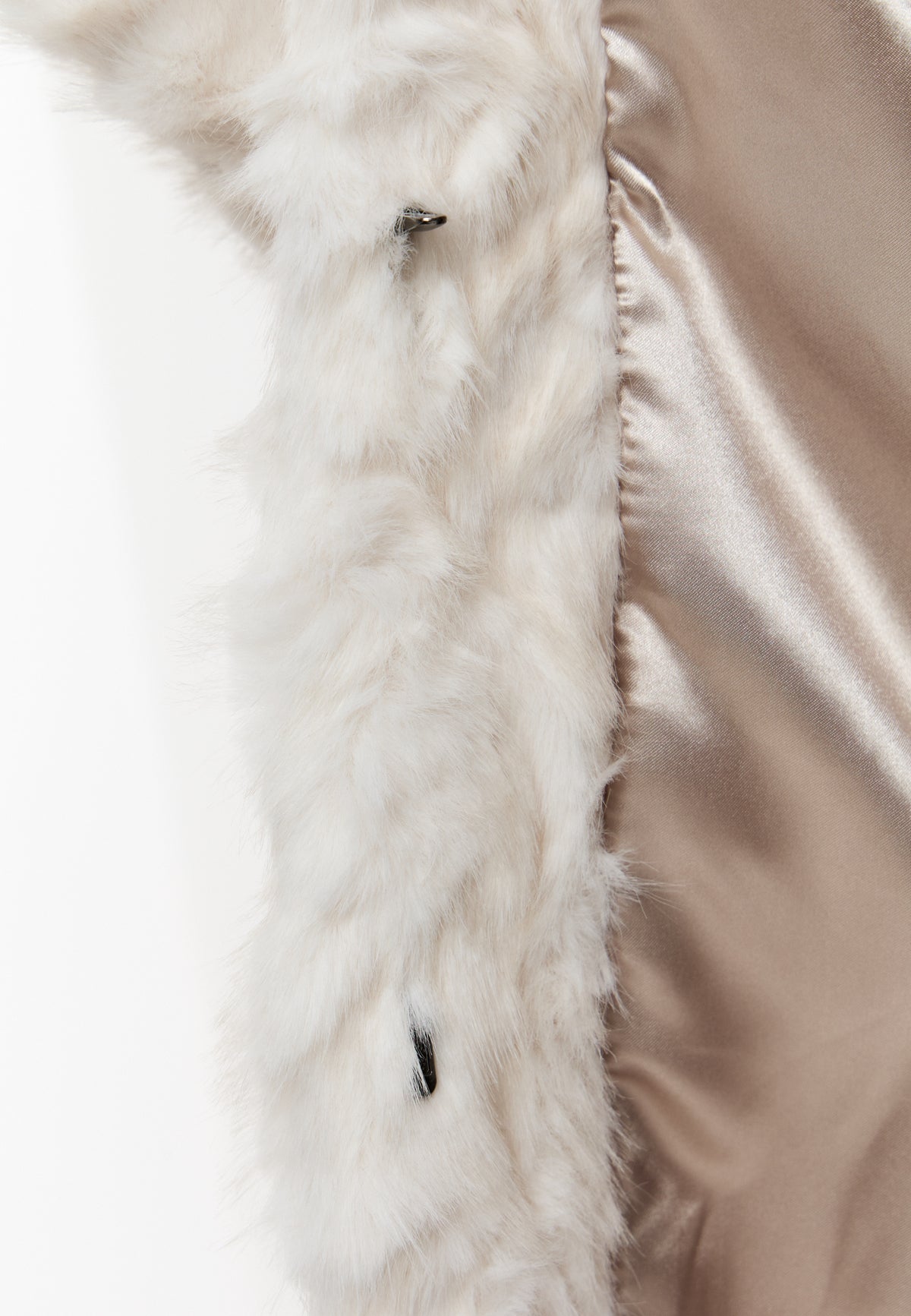 Manteau oversize en fausse fourrure laiteuse
