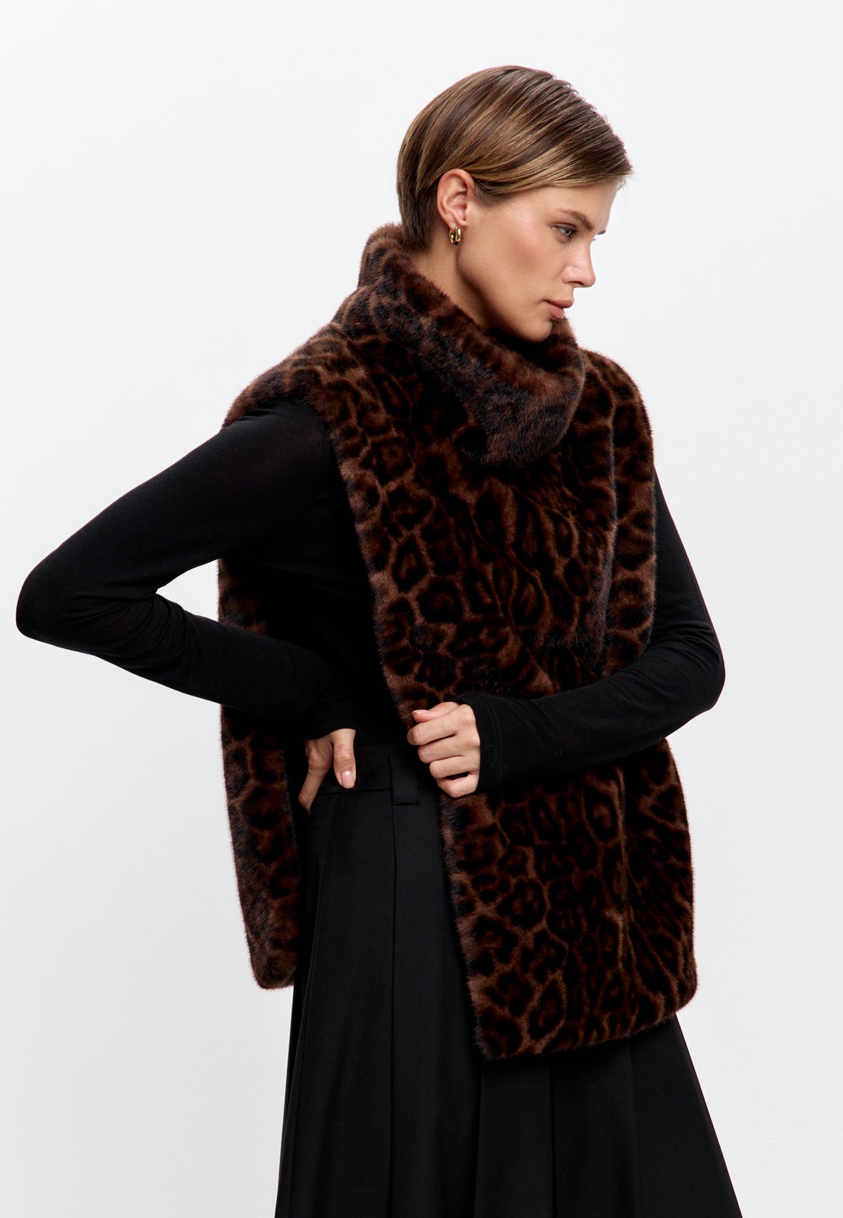 Top smanicato in pelliccia sintetica con colletto – Leopardo marrone