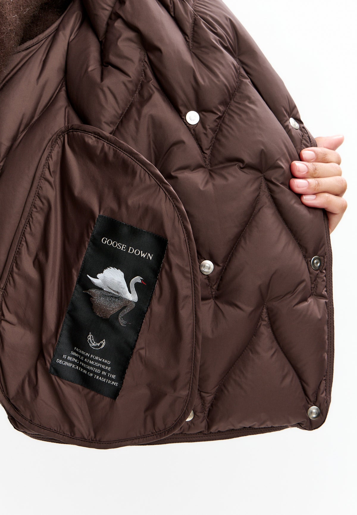 Chaqueta acolchada corta con diseño chevron – Marrón