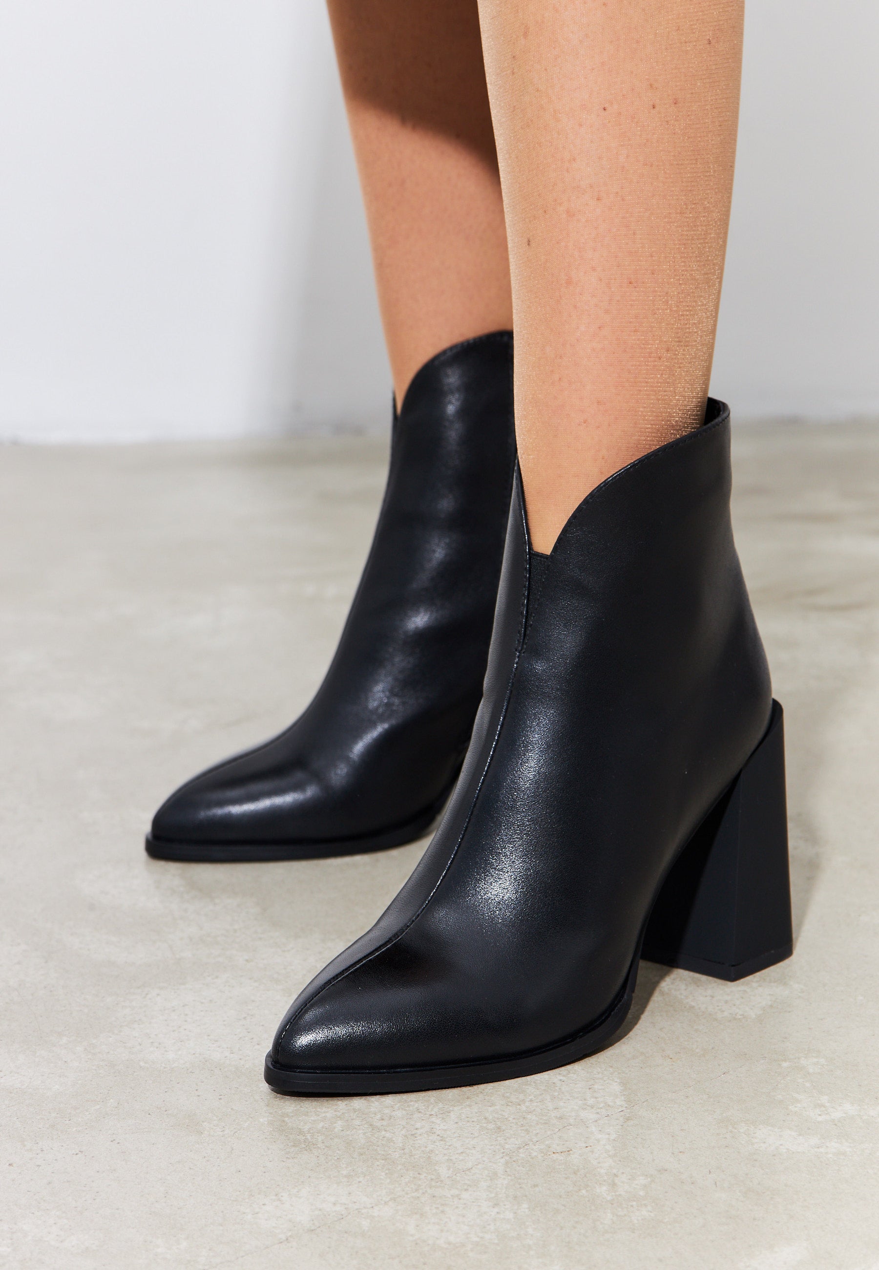 Classic Leather Block Heel Ankle Boots - Cesare Gaspari 