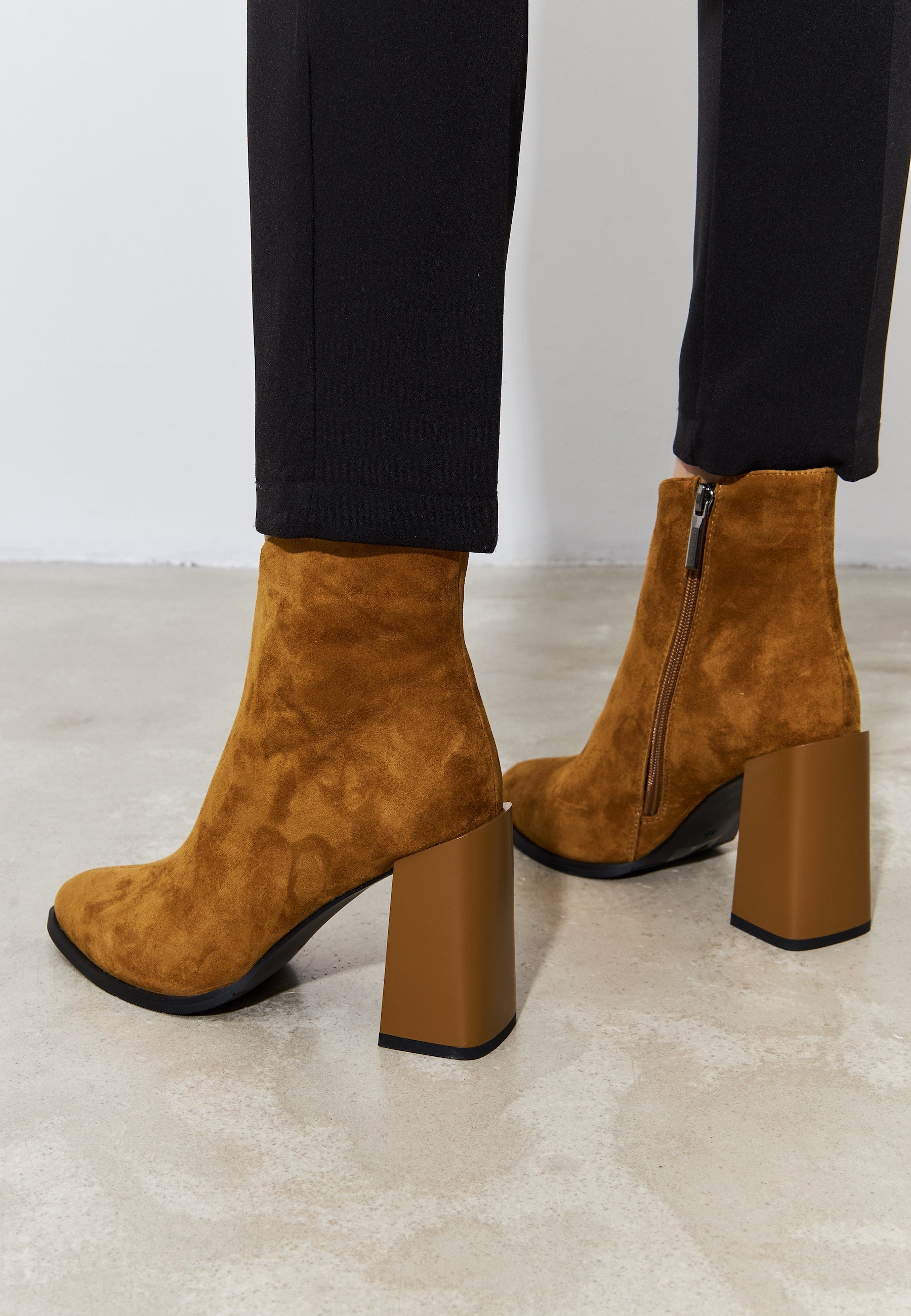 Classic Leather Block Heel Ankle Boots Ankle Boots Cesare Gaspari 