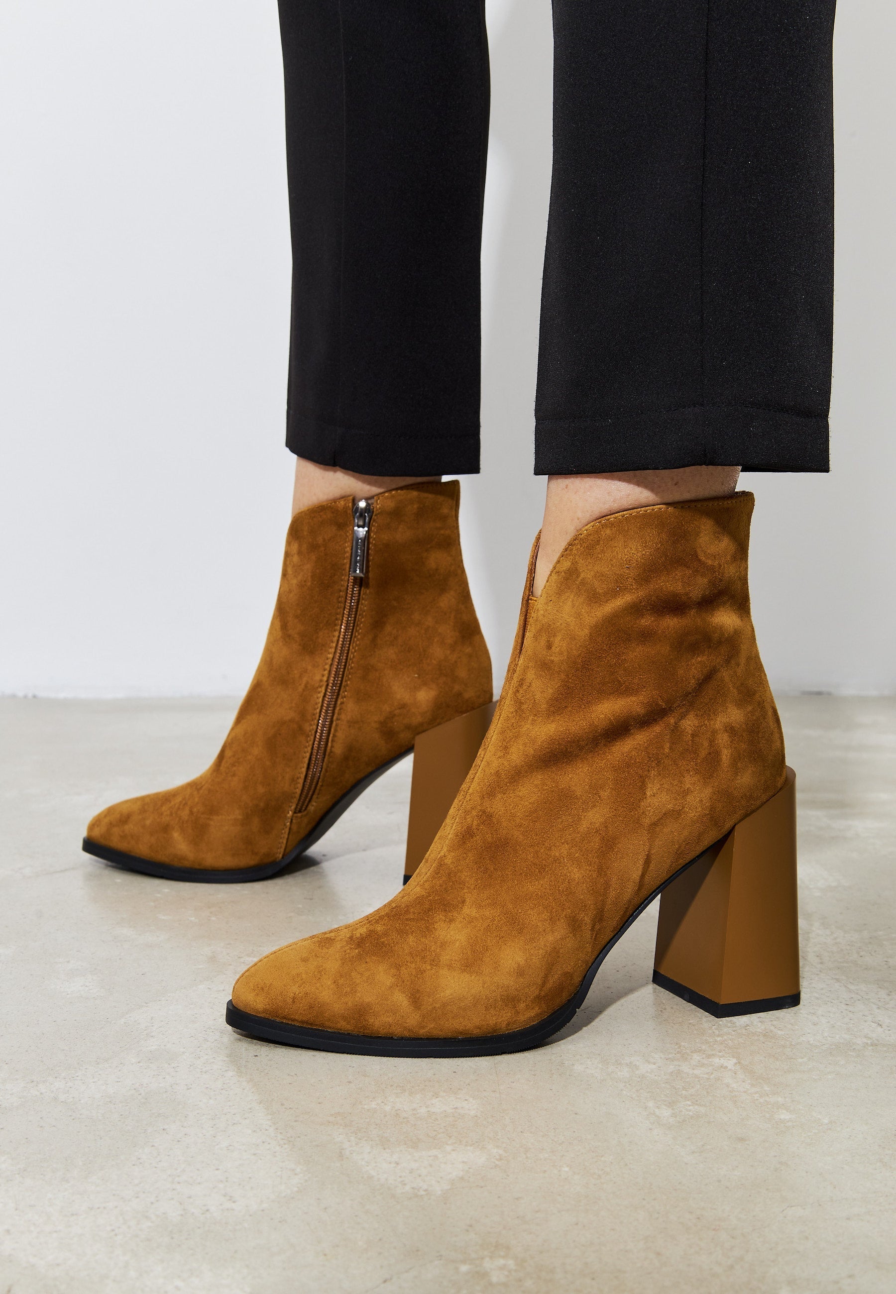 Classic Leather Block Heel Ankle Boots - Cesare Gaspari 