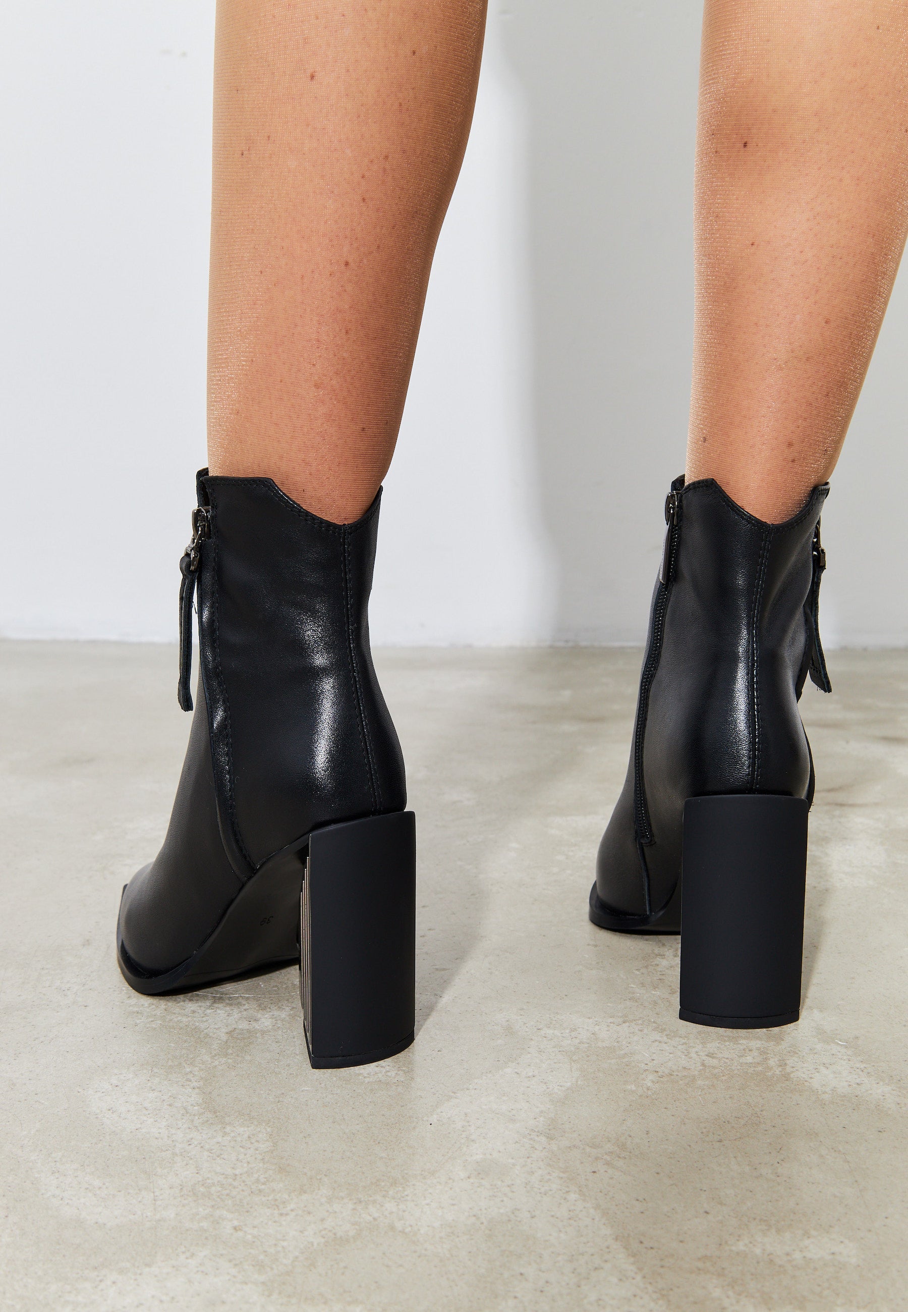 Classic Leather Ankle Boots - Cesare Gaspari 