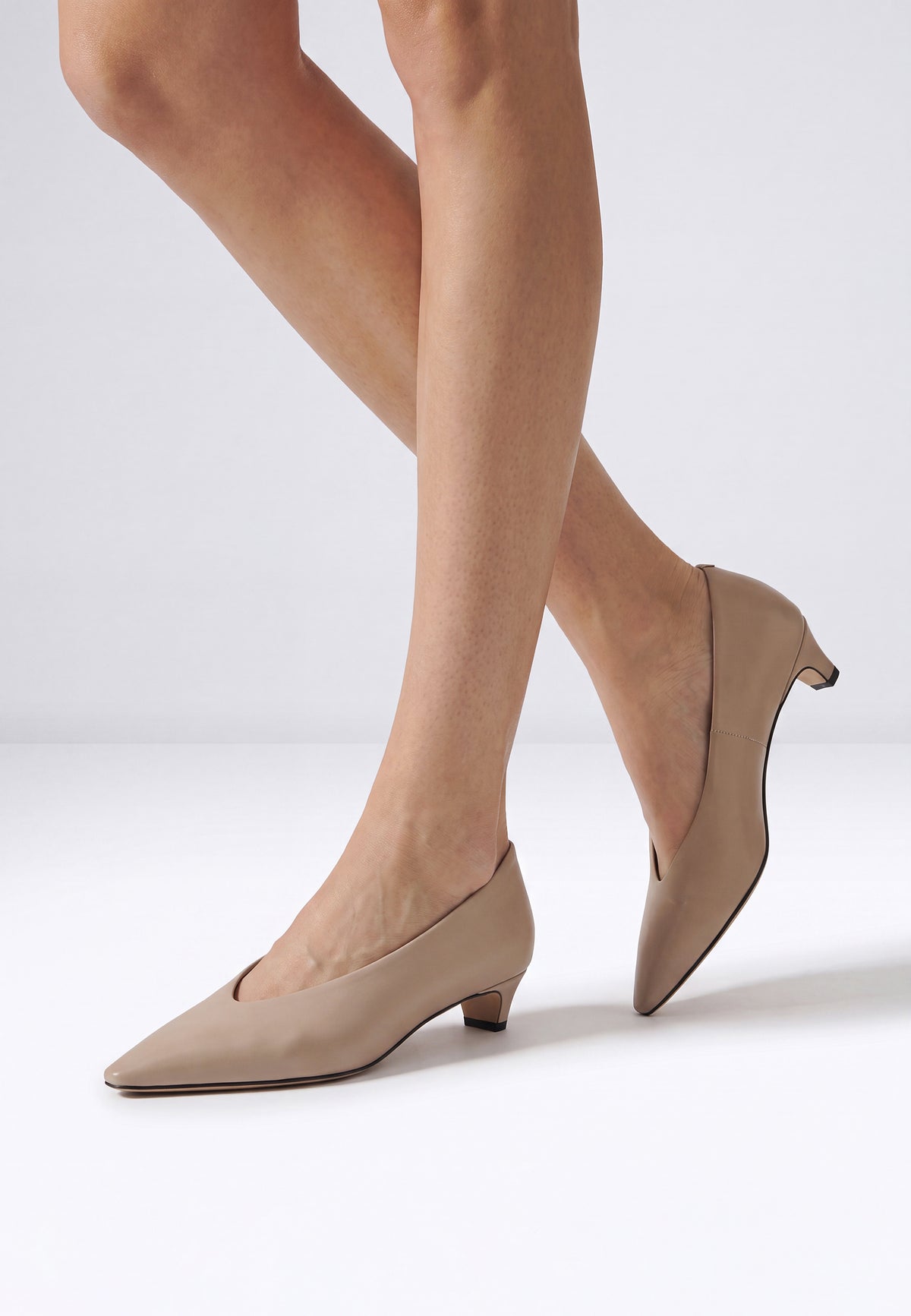 Bailarinas de piel con punta – Gris