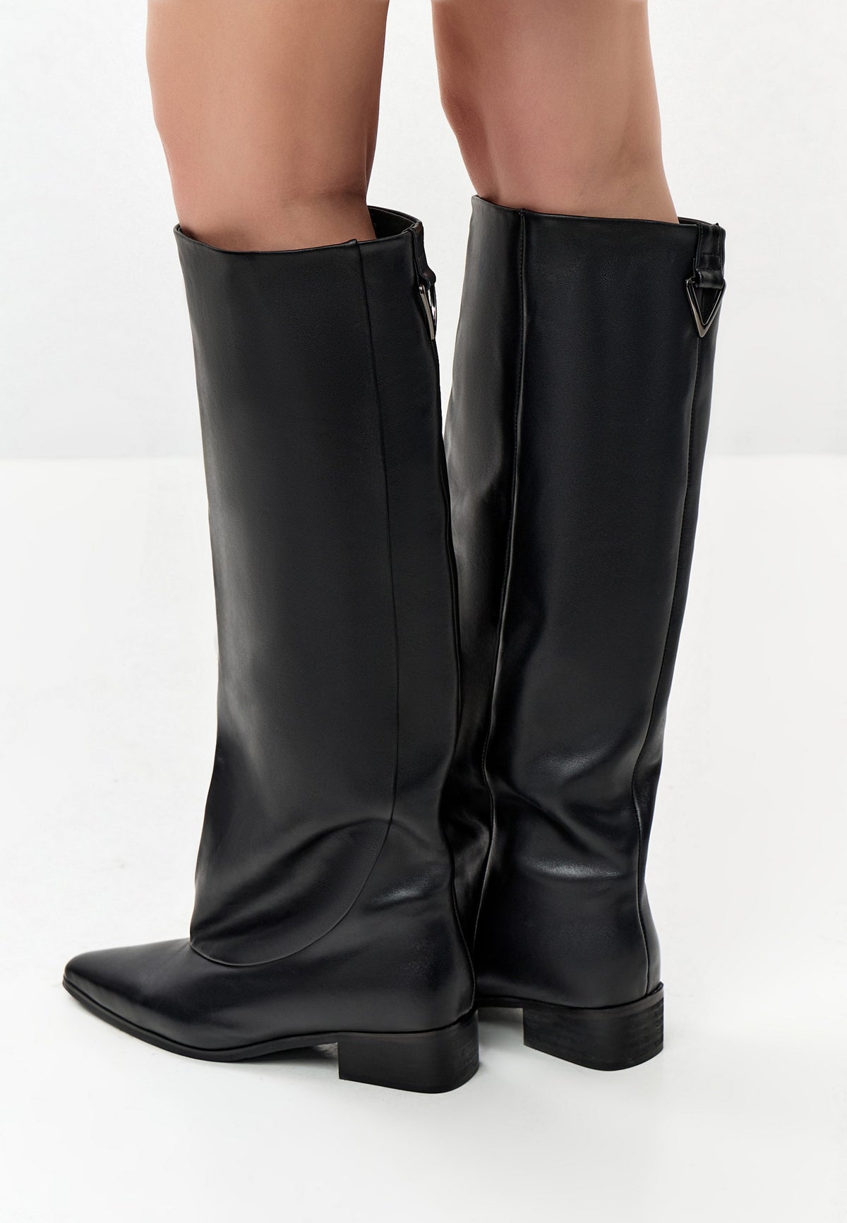 Bottes hautes en cuir à bout pointu