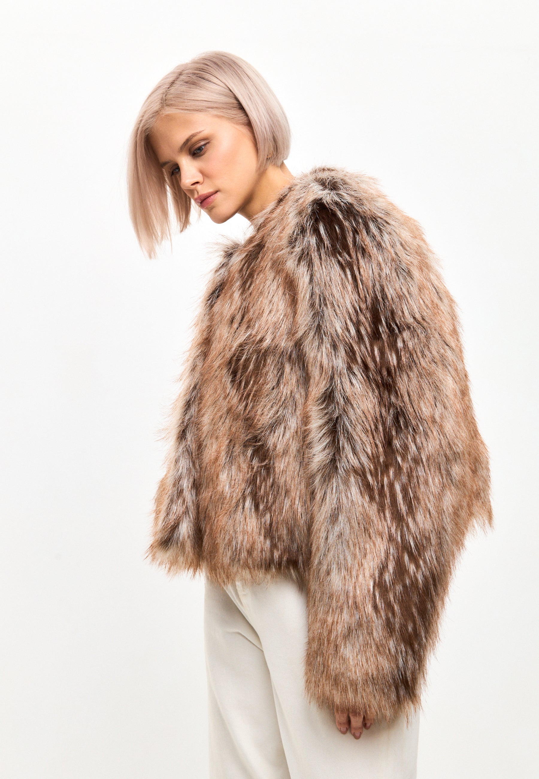 Luxe Brown Faux Fur Jacket – Stylish, Warm, and Eco-Friendly Outerwear