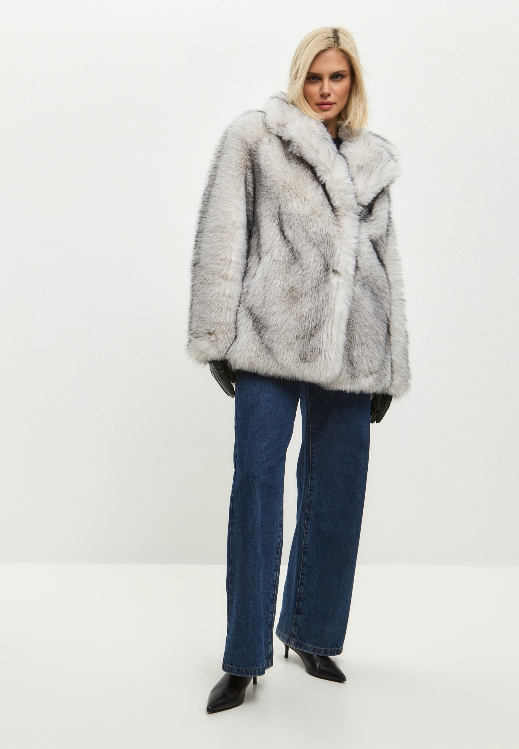 Chic Faux Fur Coat - White