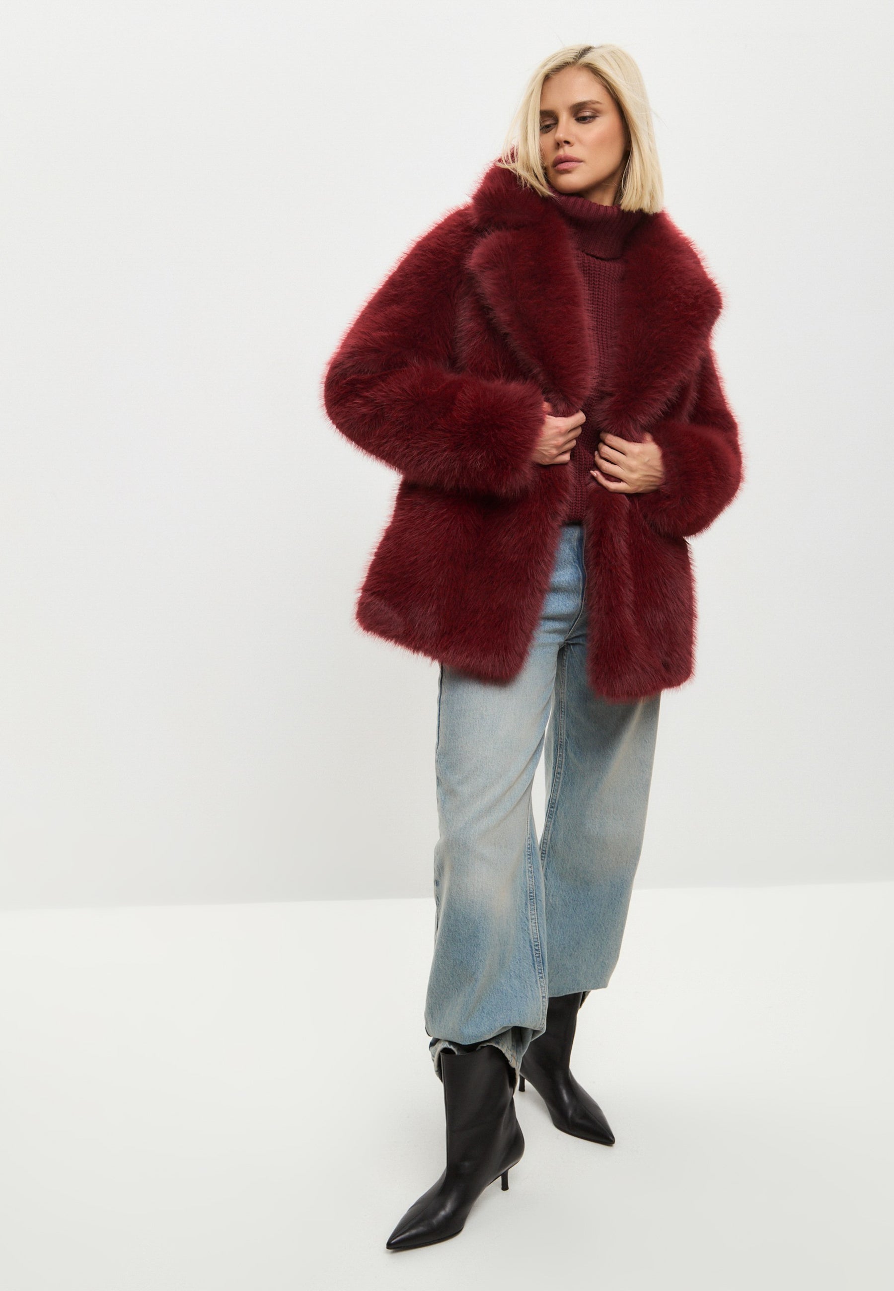 Chic Faux Fur Coat - Red