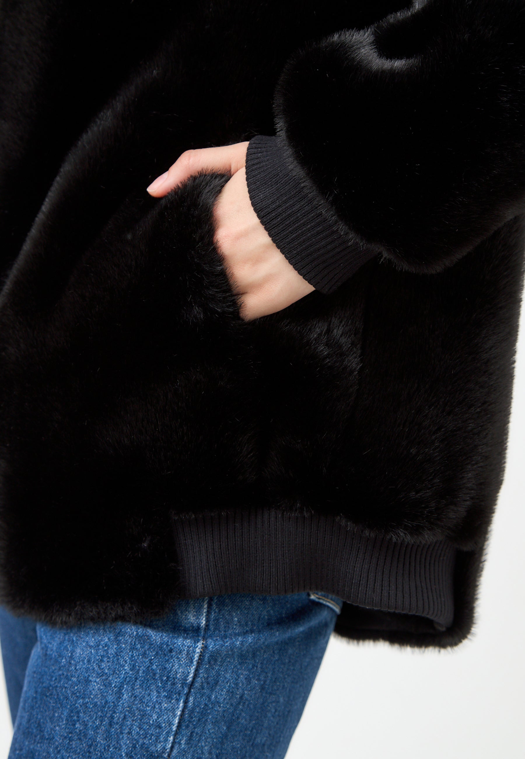 Chic Short Faux Fur Coat Neve - Black